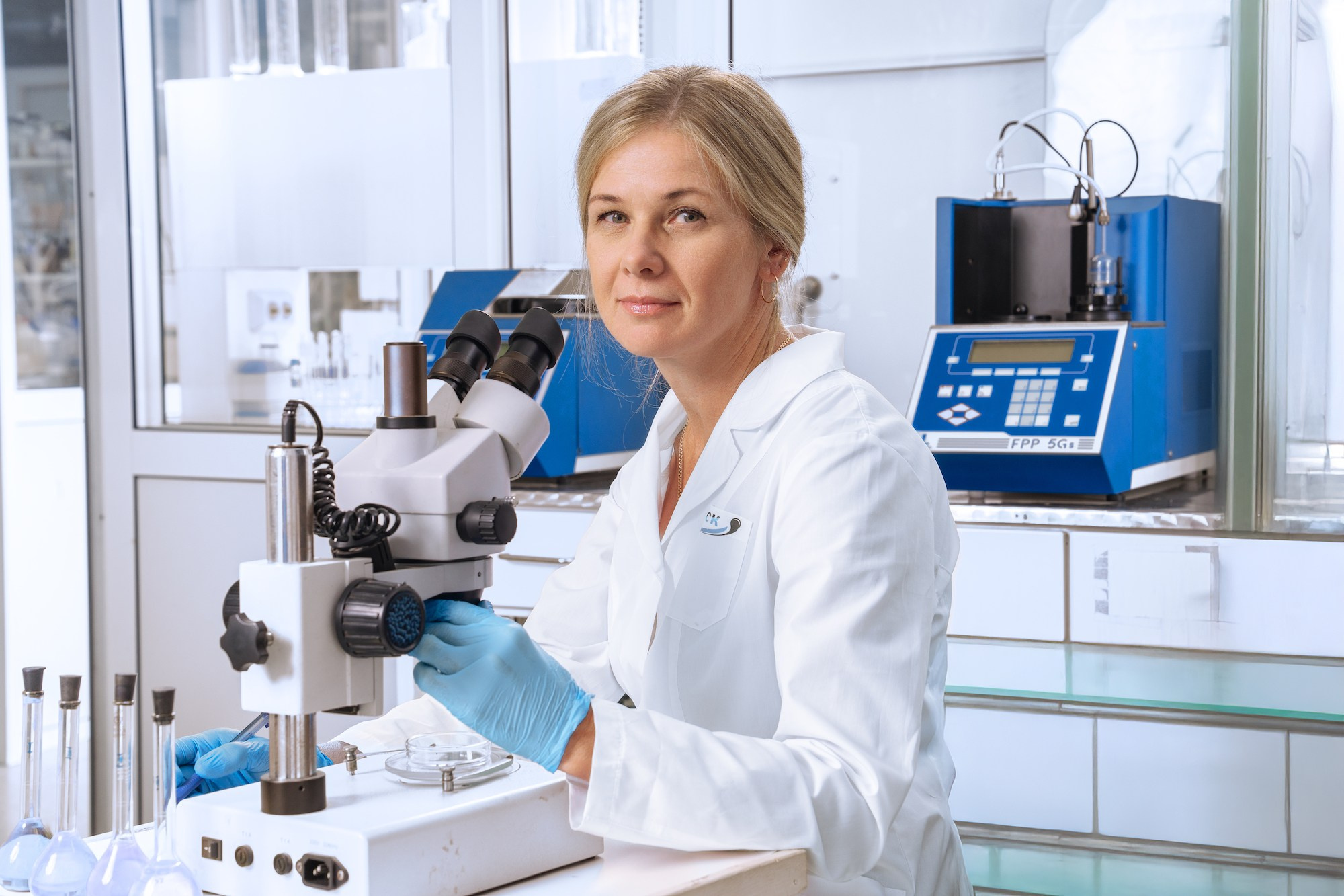 Фотосъёмка для химической лаборатории в Москве| Портреты сотрудников и процессы. Портретный фотограф в Москве — личные и бизнес-задачи | Денис Карелов