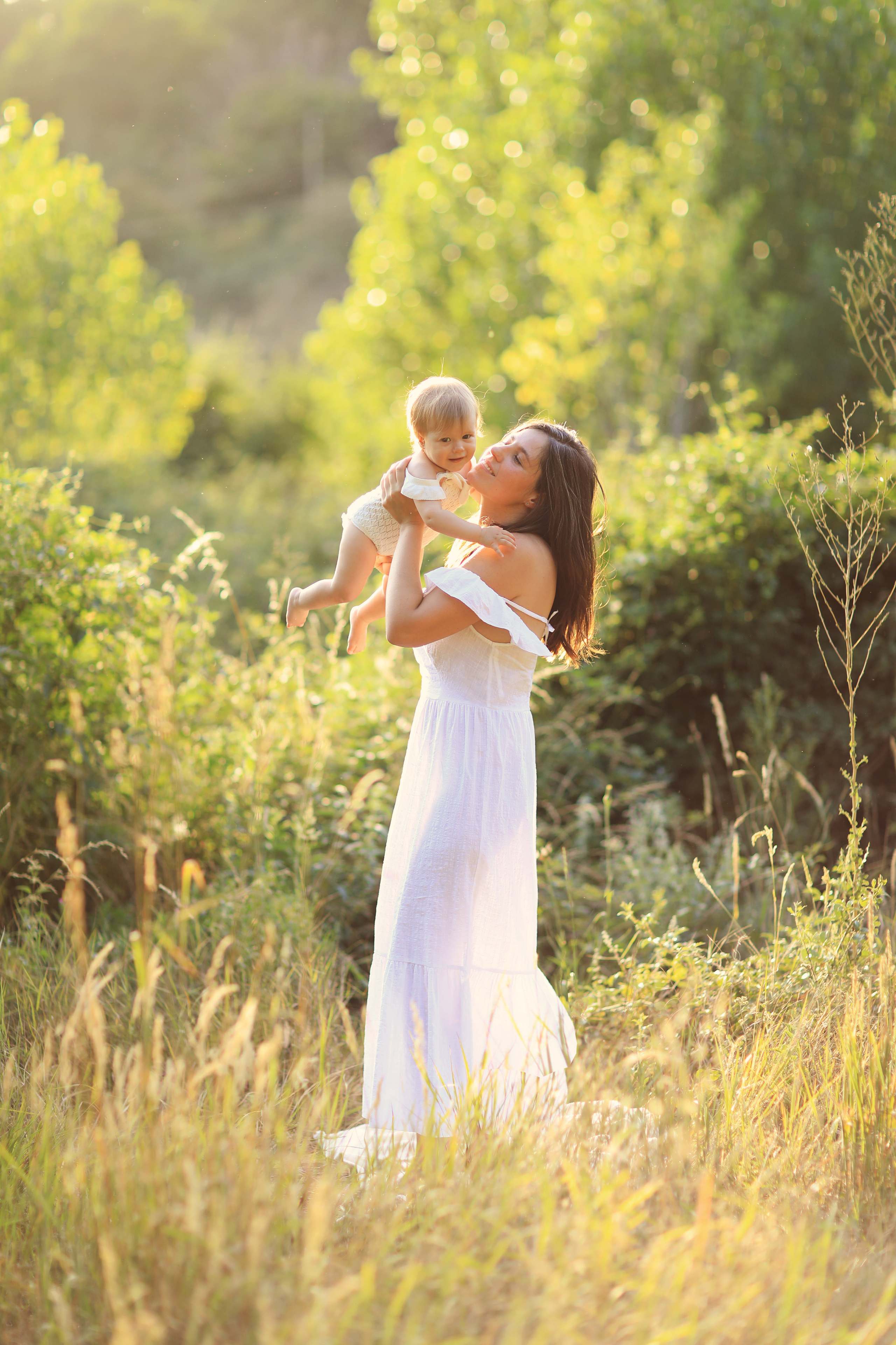 Sesiones mamá y bebé. Fotografía de Eventos, Embarazo y Familiar en Pirineos