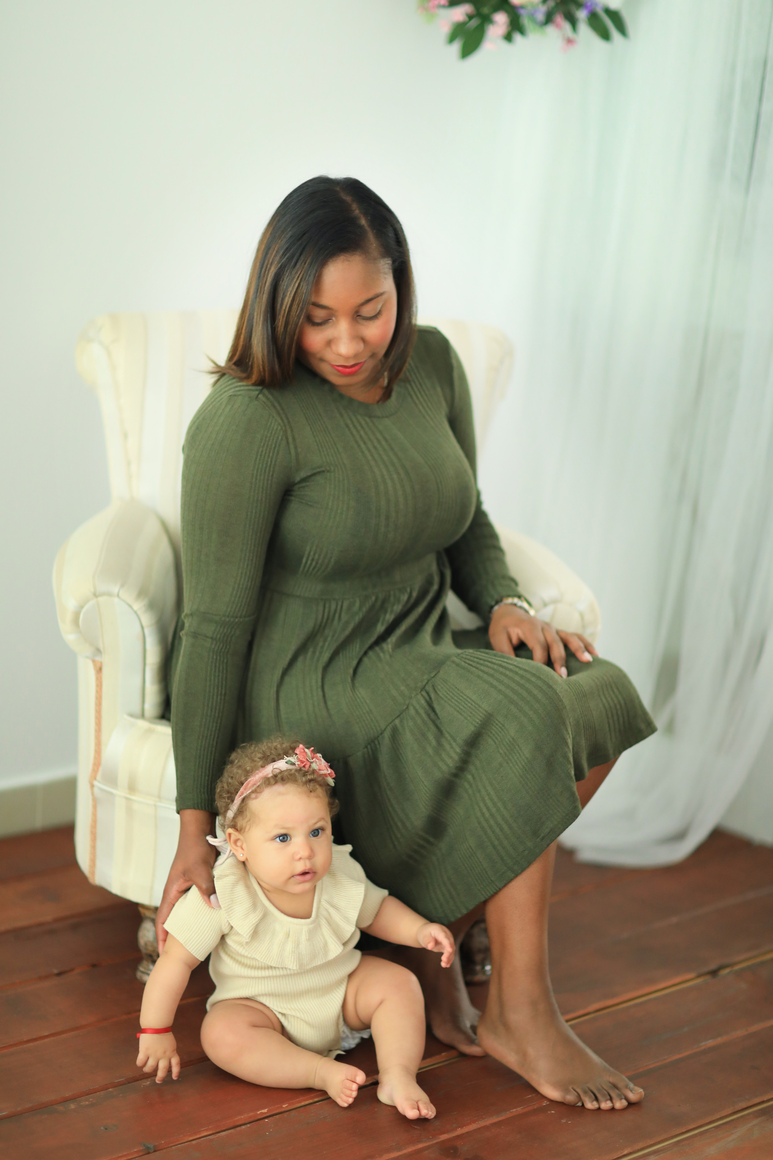 Sesiones mamá y bebé. Fotografía de Eventos, Embarazo y Familiar en Pirineos