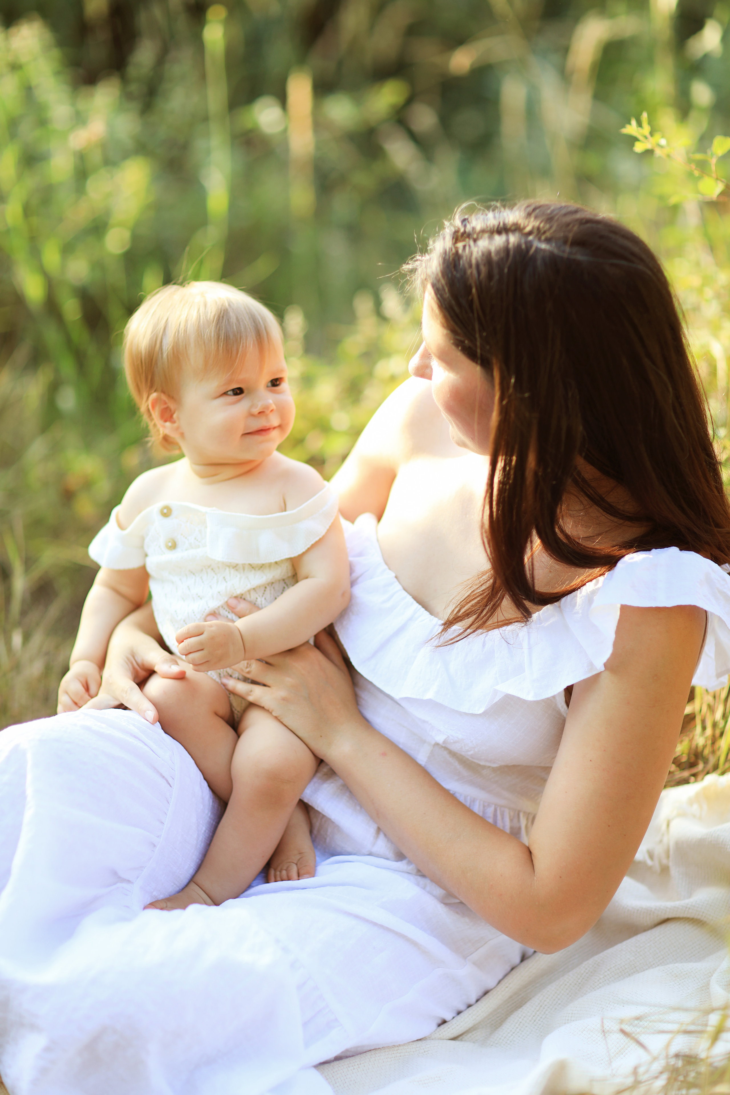 Sesiones mamá y bebé. Fotografía de Eventos, Embarazo y Familiar en Pirineos