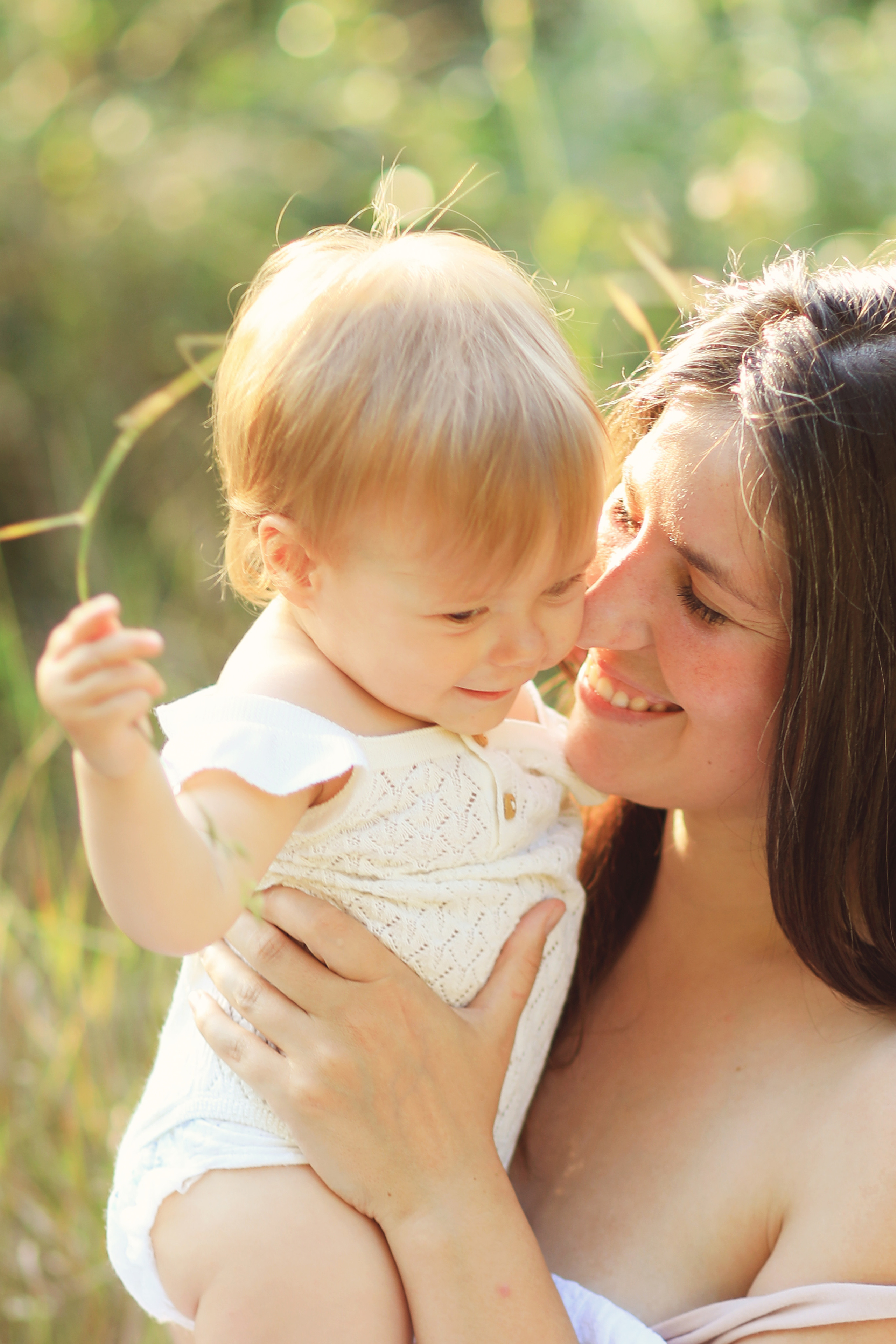 Sesiones mamá y bebé. Fotografía de Eventos, Embarazo y Familiar en Pirineos