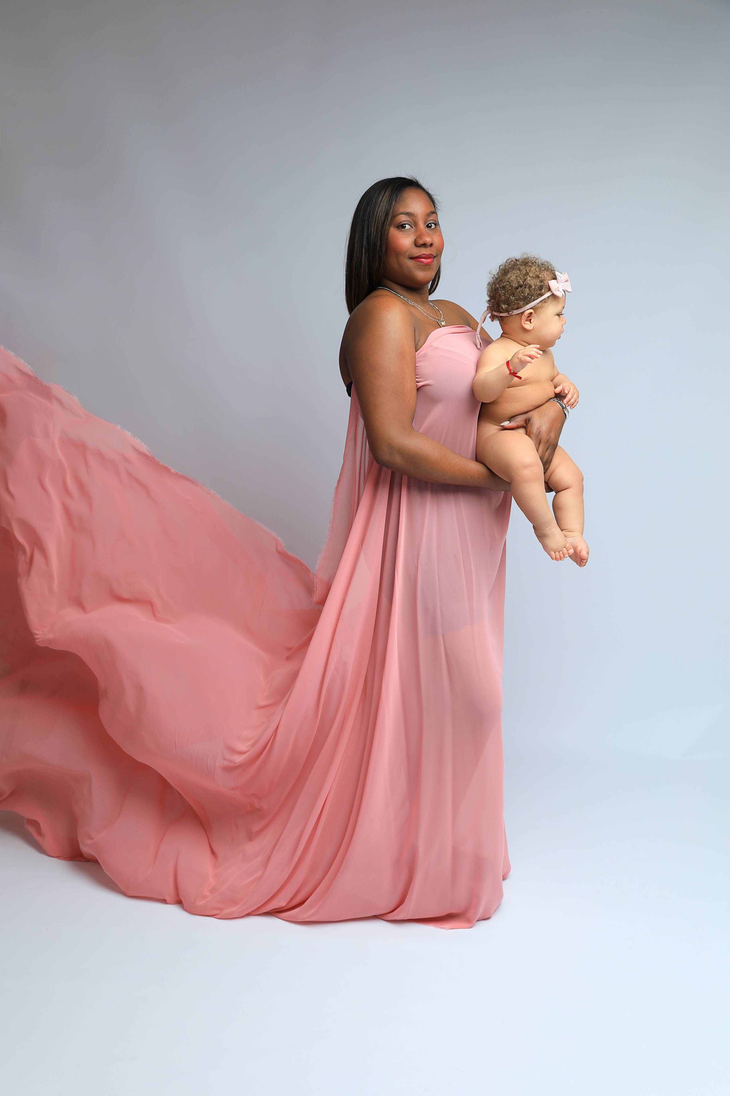 Sesiones mamá y bebé. Fotografía de Eventos, Embarazo y Familiar en Pirineos