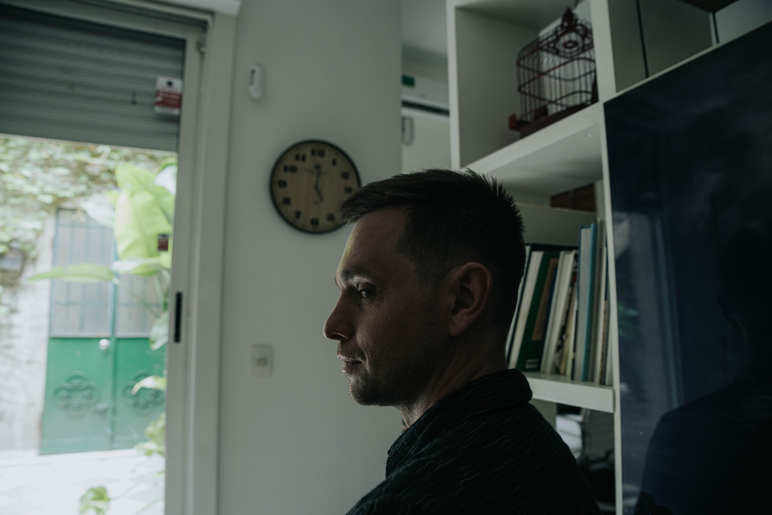 Docdocdoc. Visiting a Friend. Photographer @elmirkami in the city of Buenos Aires