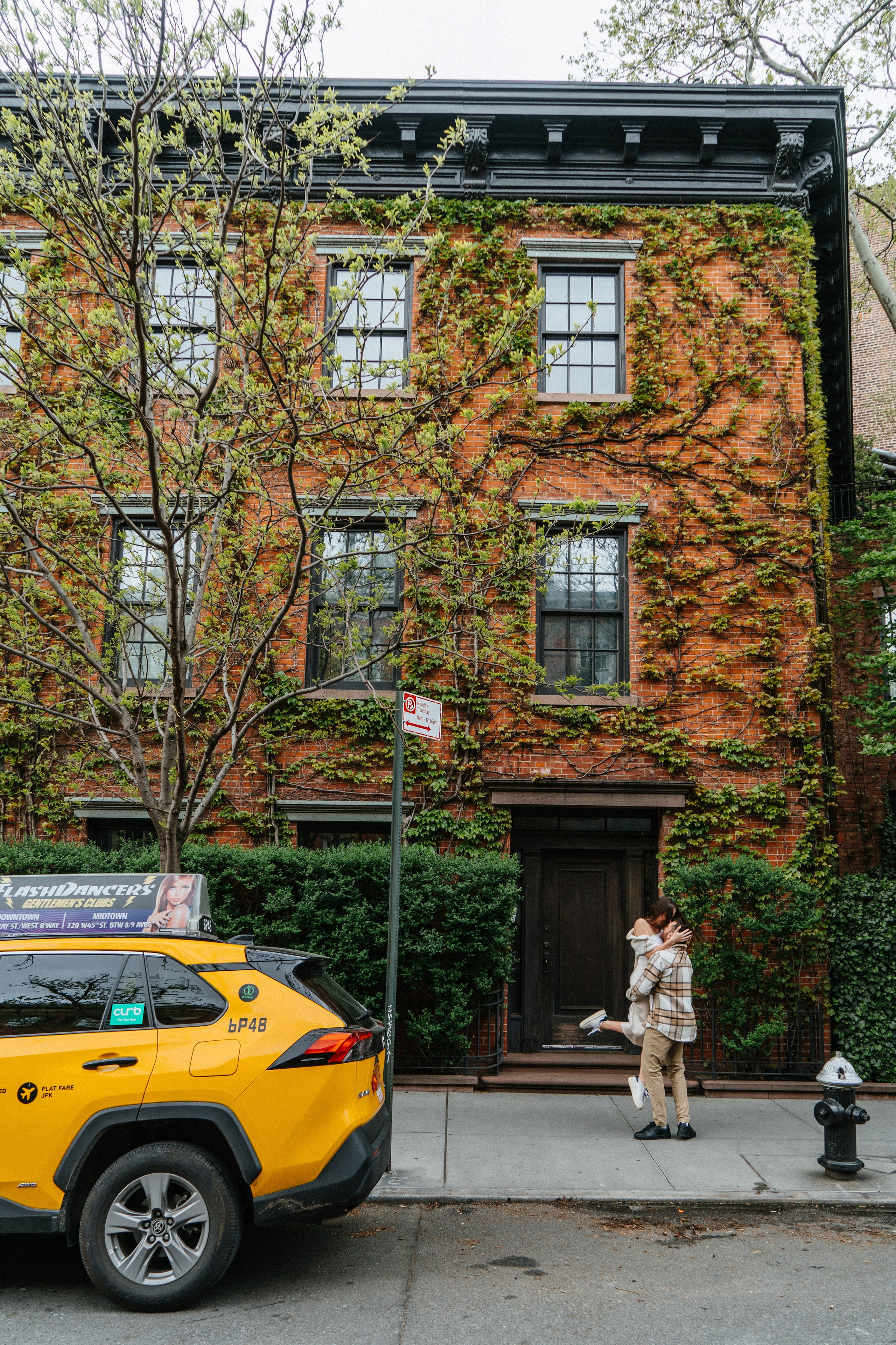 Greenwich Village Couple Photography | Romantic NYC Photo Sessions. Videographer and photographer in New York // MAKAROV.VIDEO