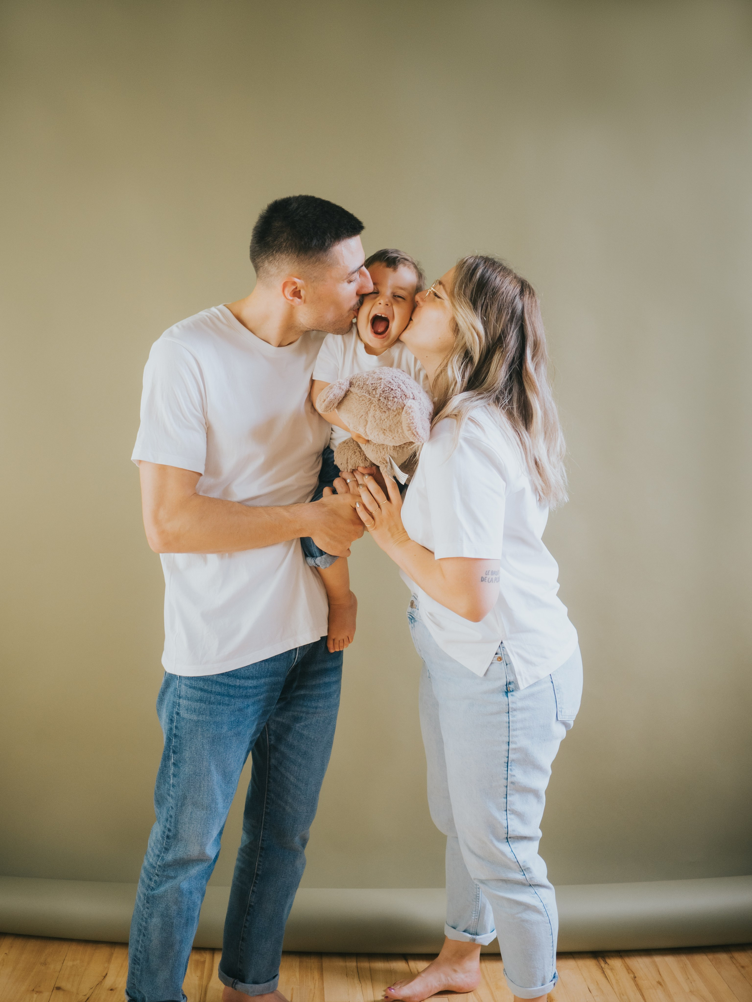 Photographe de Famille à Montréal. Mimosa Studios — Maternity & Family Photographer in Montreal