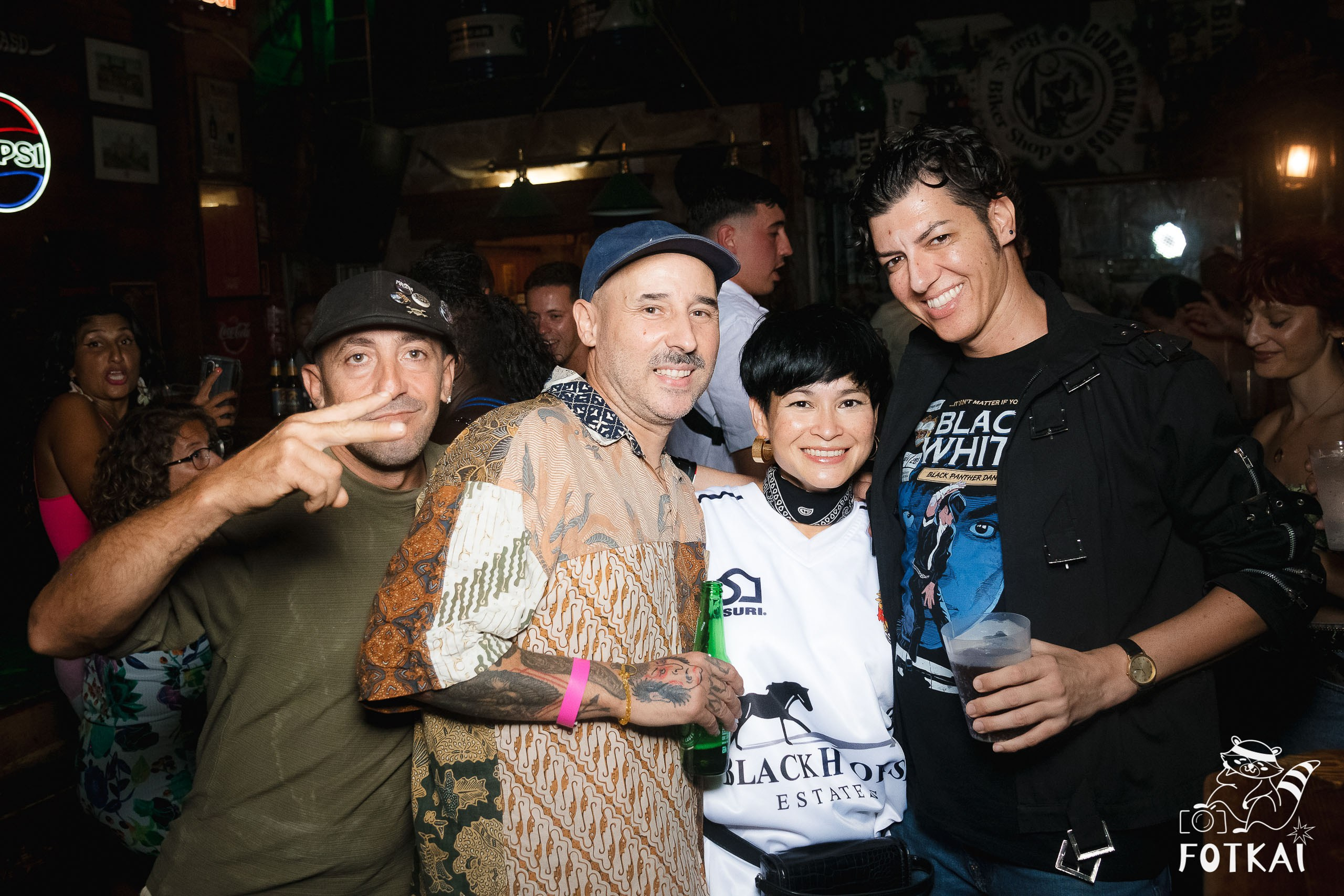 Fiesta Víspera de Festivo en El Paso Rock Bar – Hip Hop Old School | Reportaje fotográfico 08.10.2025 | FOTKAI