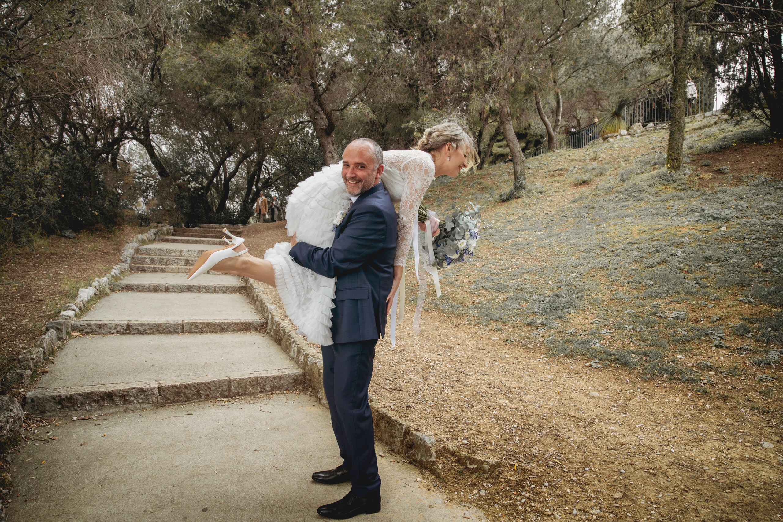 La séance photo de mariage sur la Côte d’Azur. Photographe sur Cote d’Azur. Portraits de familles, couples, enfants, événements