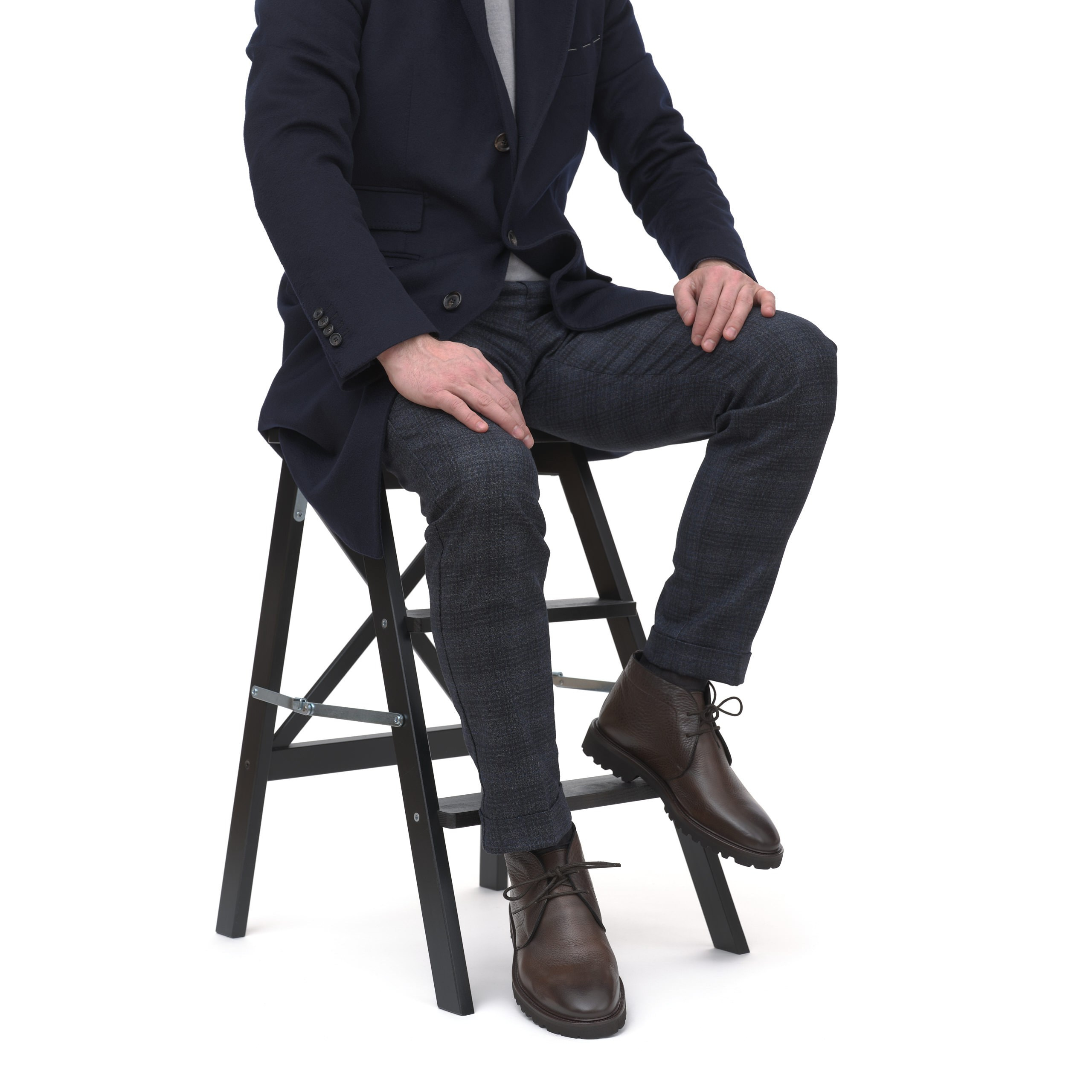 Fotoshooting im Studio mit Model – Modefotografie für Marken | Sartale Studio Wien. Studio Sartale