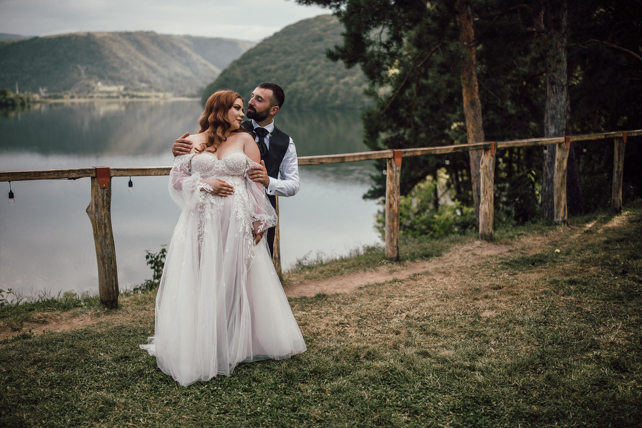 Nuntă la Motel Gilău în aer liber - Fotograf Nuntă Cluj. Horatiu Fat: Fotograf si Videograf Profesionist Nunta Cluj-Napoca