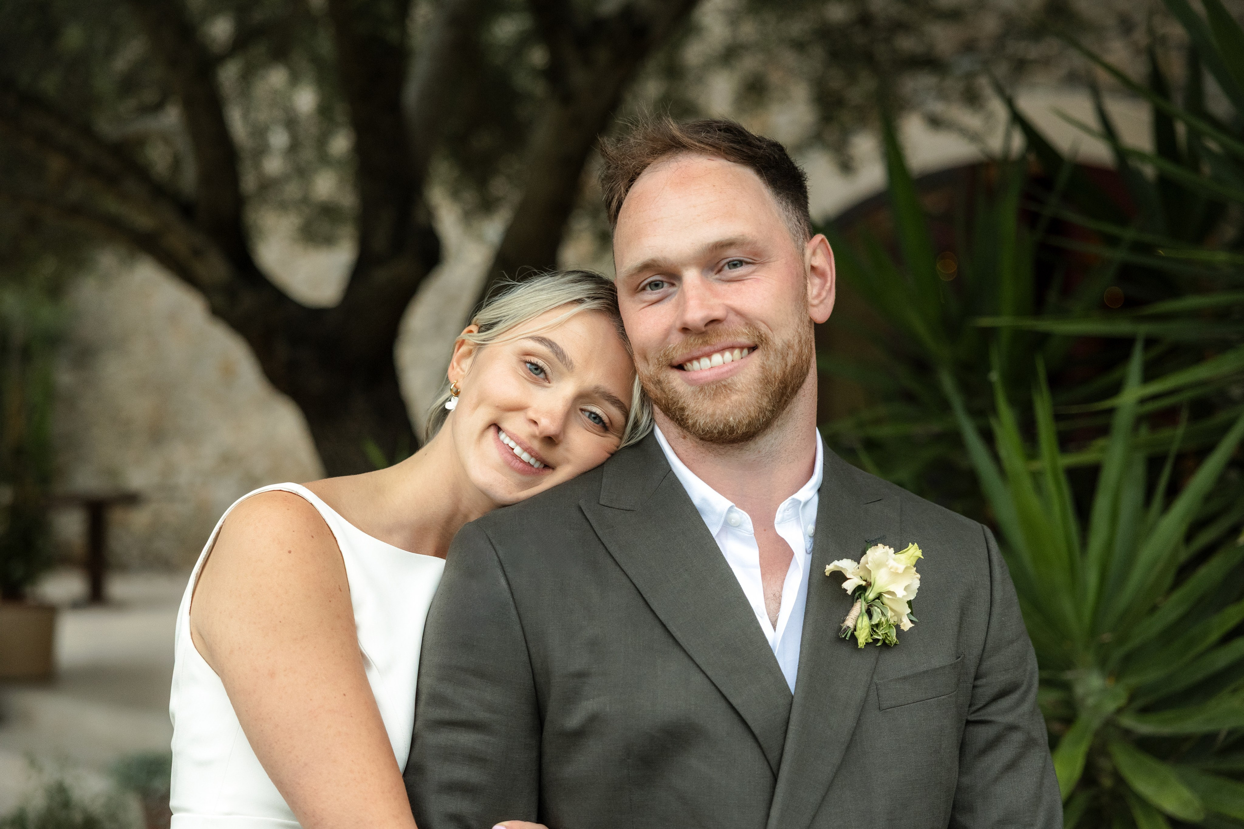 Vineyard Château Wedding in Occitanie — Puits Es Pratx. Eugénie Smirnova — Wedding & Elopement Photographer in Southwest France