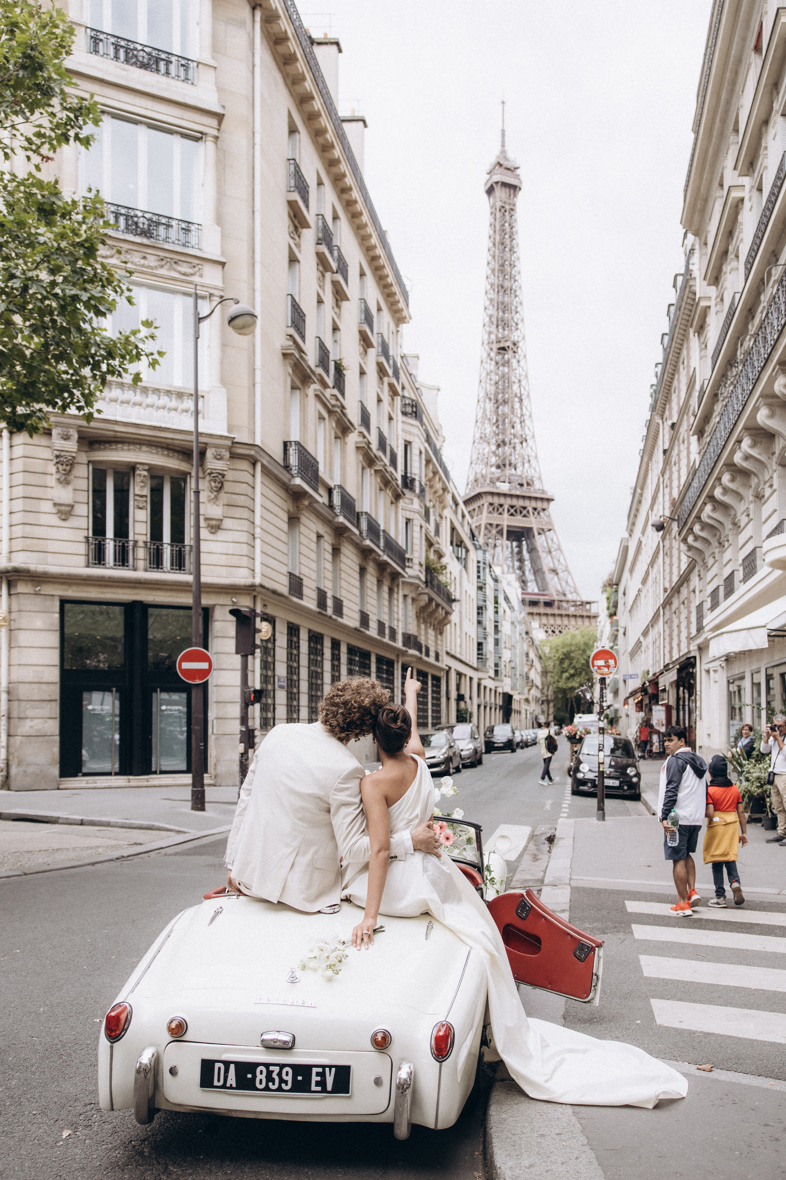 Wedding in Paris. Eugénie Smirnova — your photographer in Toulouse and southwest France