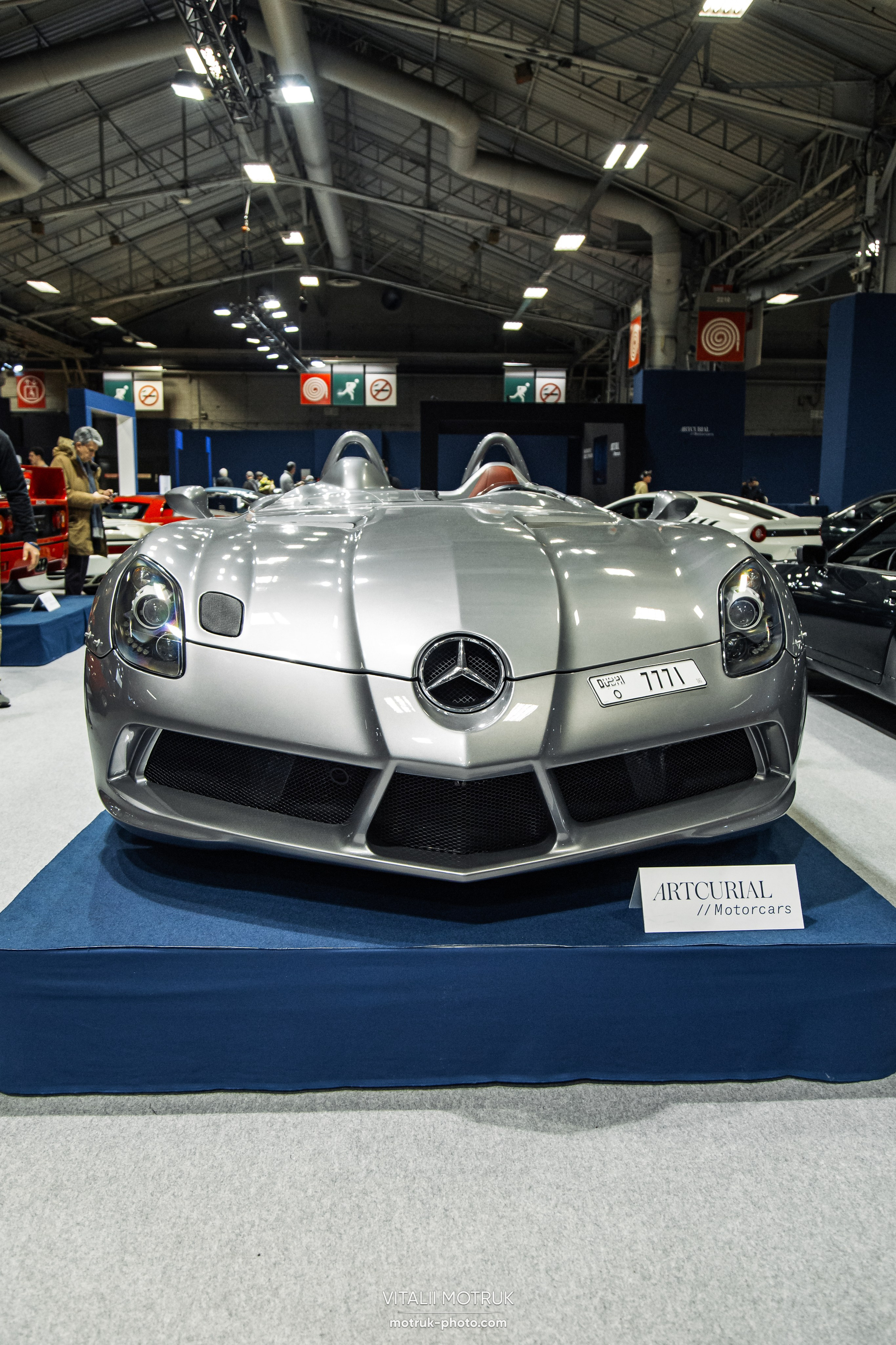 Retromobile 2023. Photographe de voitures à Paris — Vitalii Motruk