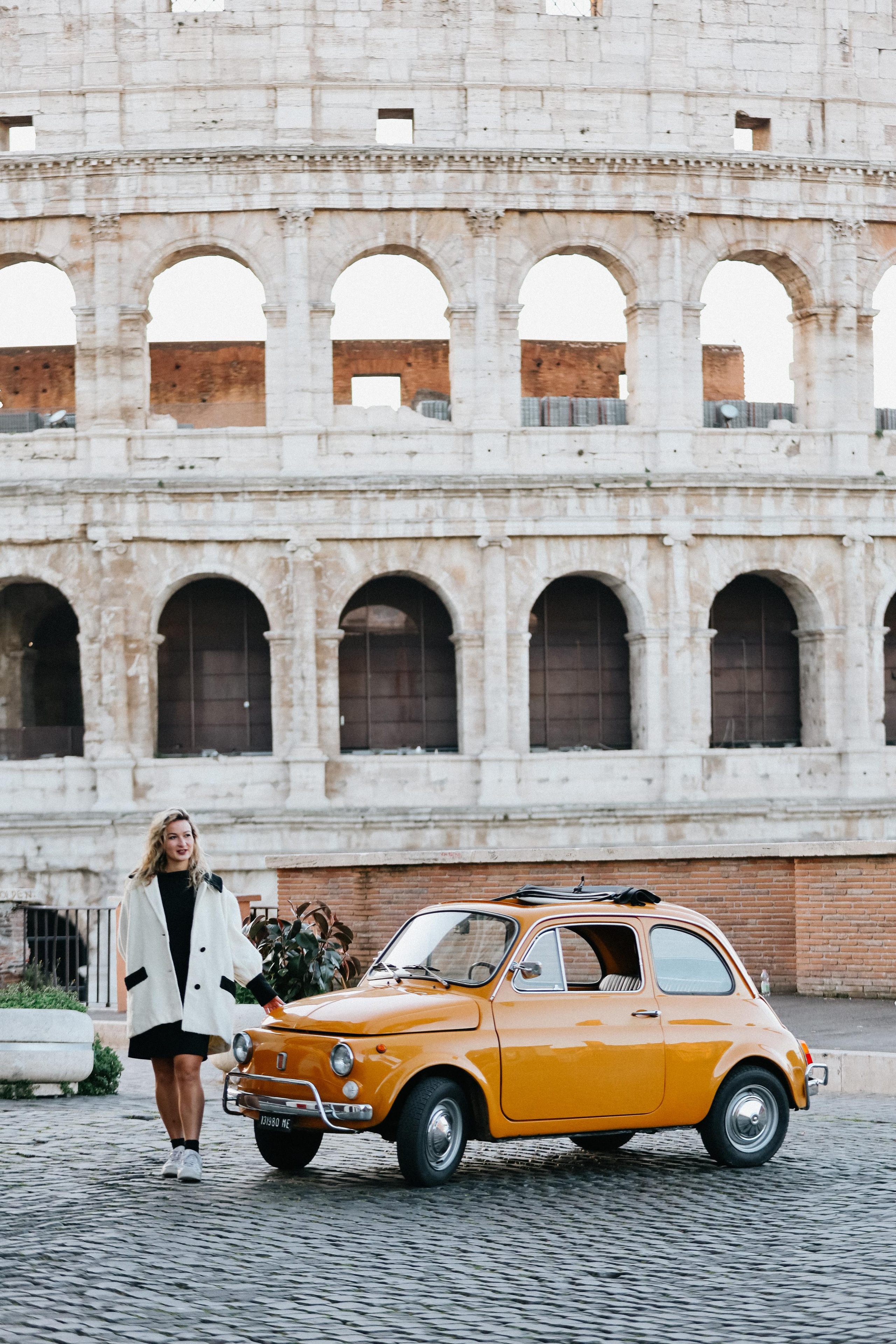 Photoshoot with Fiat 500 Vintage and Vespa. Photographer in Rome