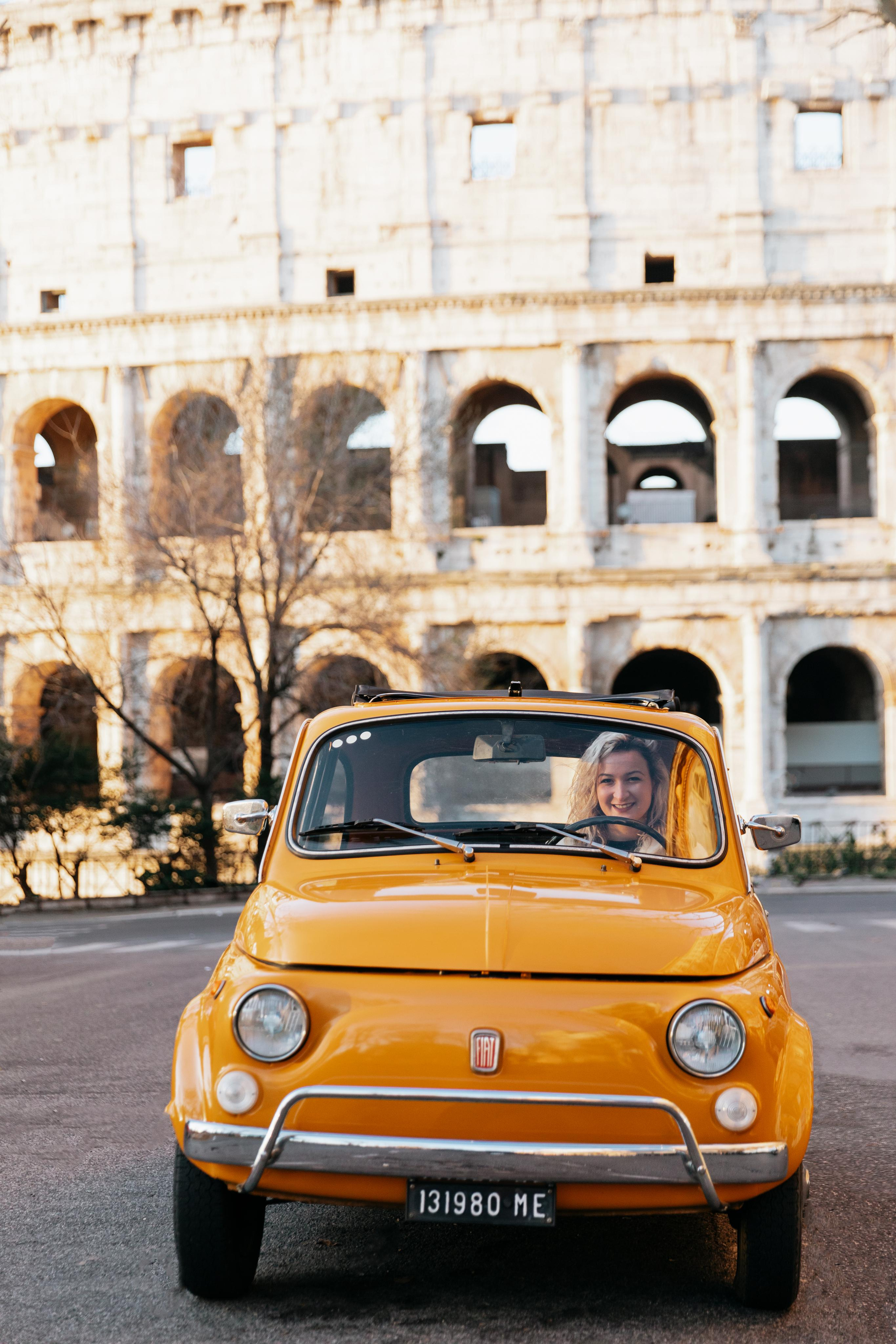 Photoshoot with Fiat 500 Vintage and Vespa. Photographer in Rome