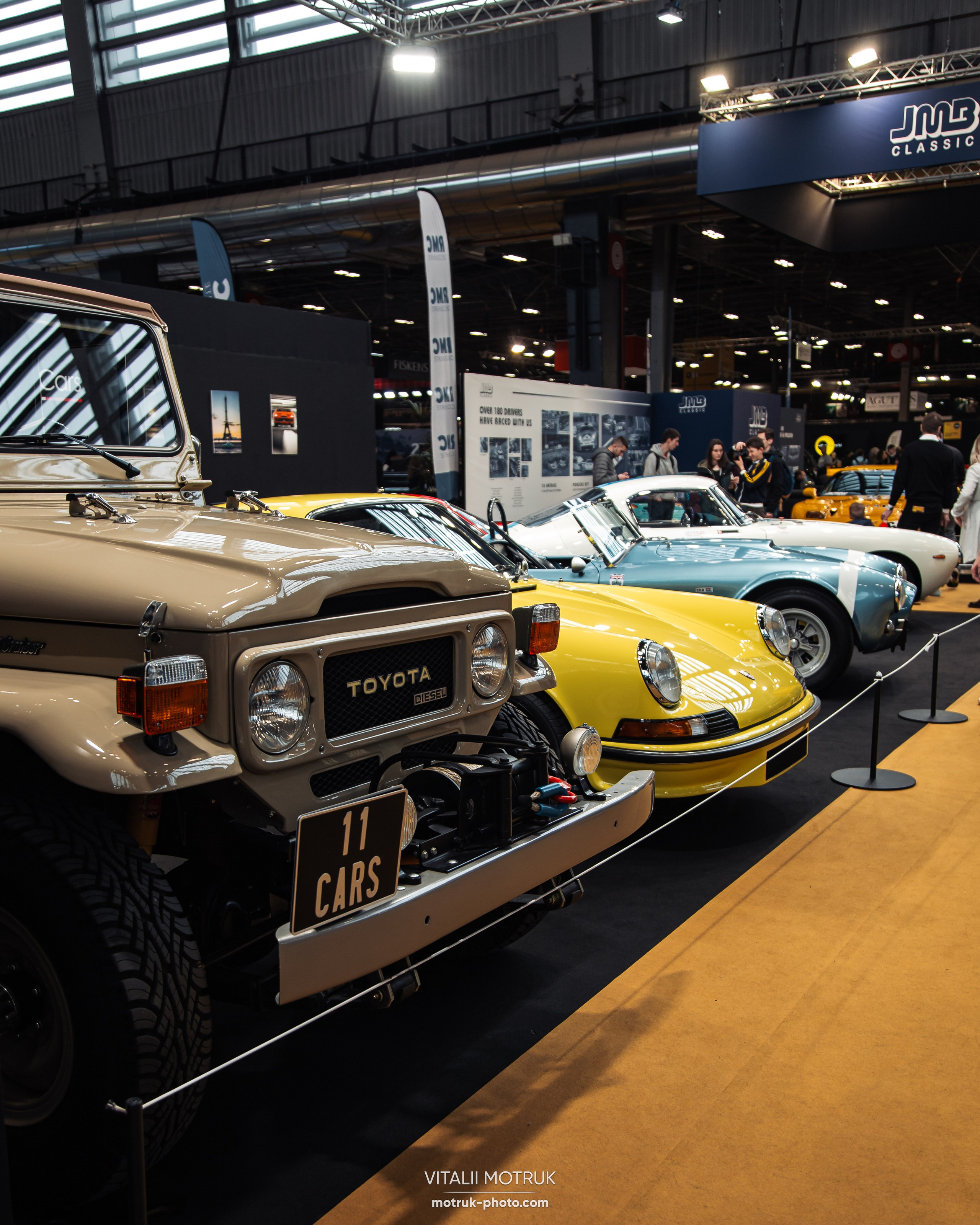 Retromobile 2023. Photographe de voitures à Paris — Vitalii Motruk