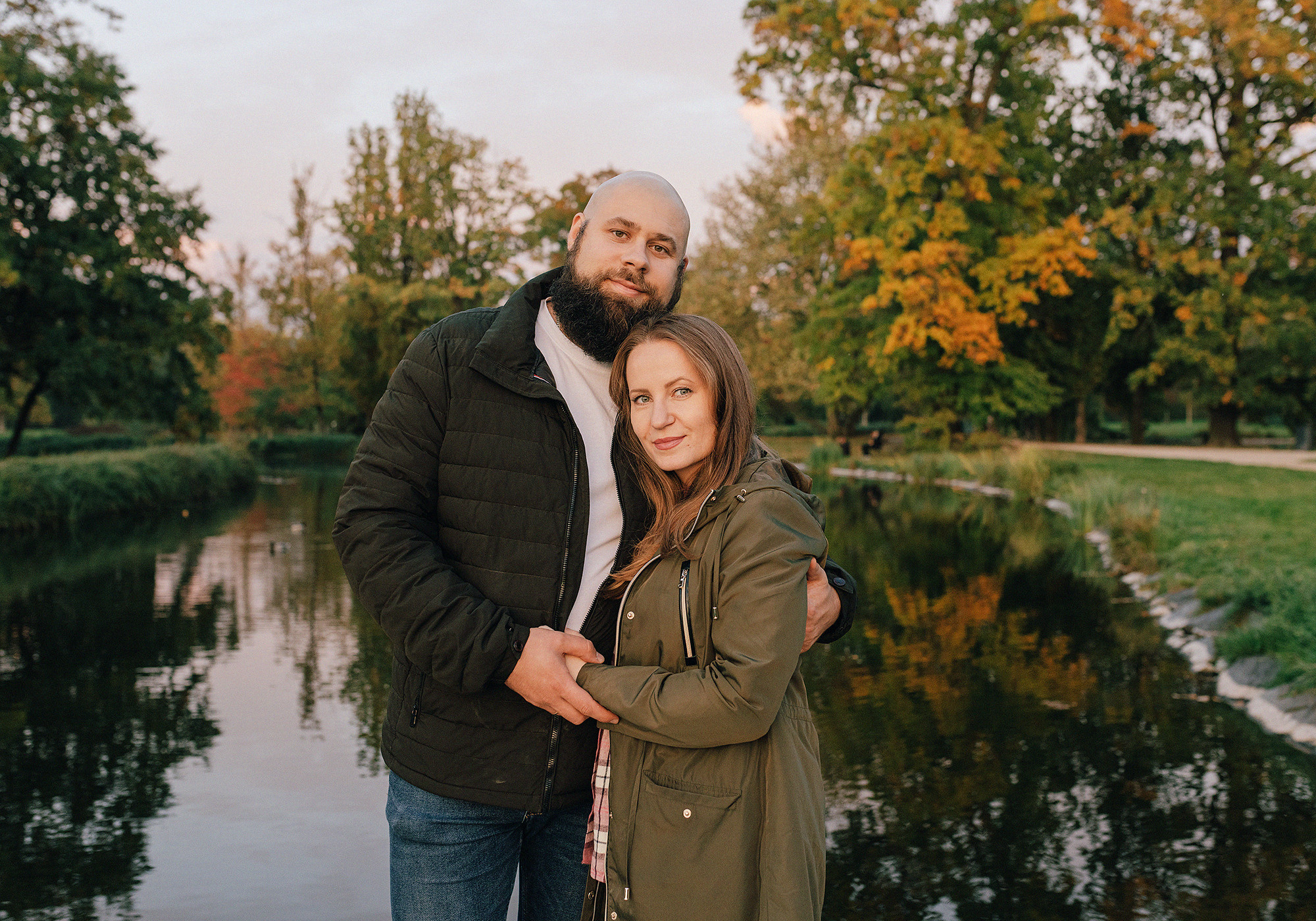 Анна с семьей в парке. Family and wedding photographer in Prague Natalia Fedori