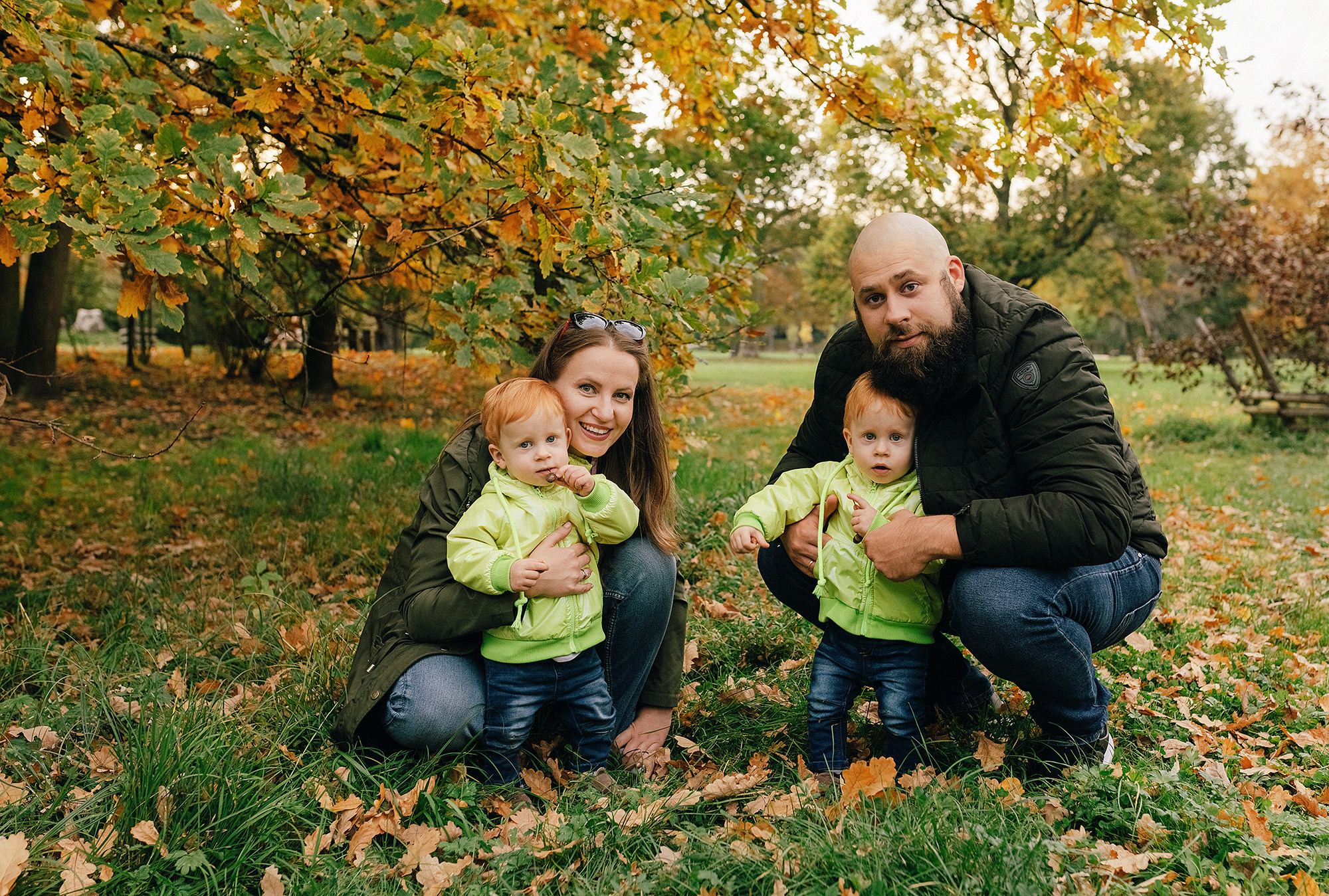 Анна с семьей в парке. Family and wedding photographer in Prague Natalia Fedori