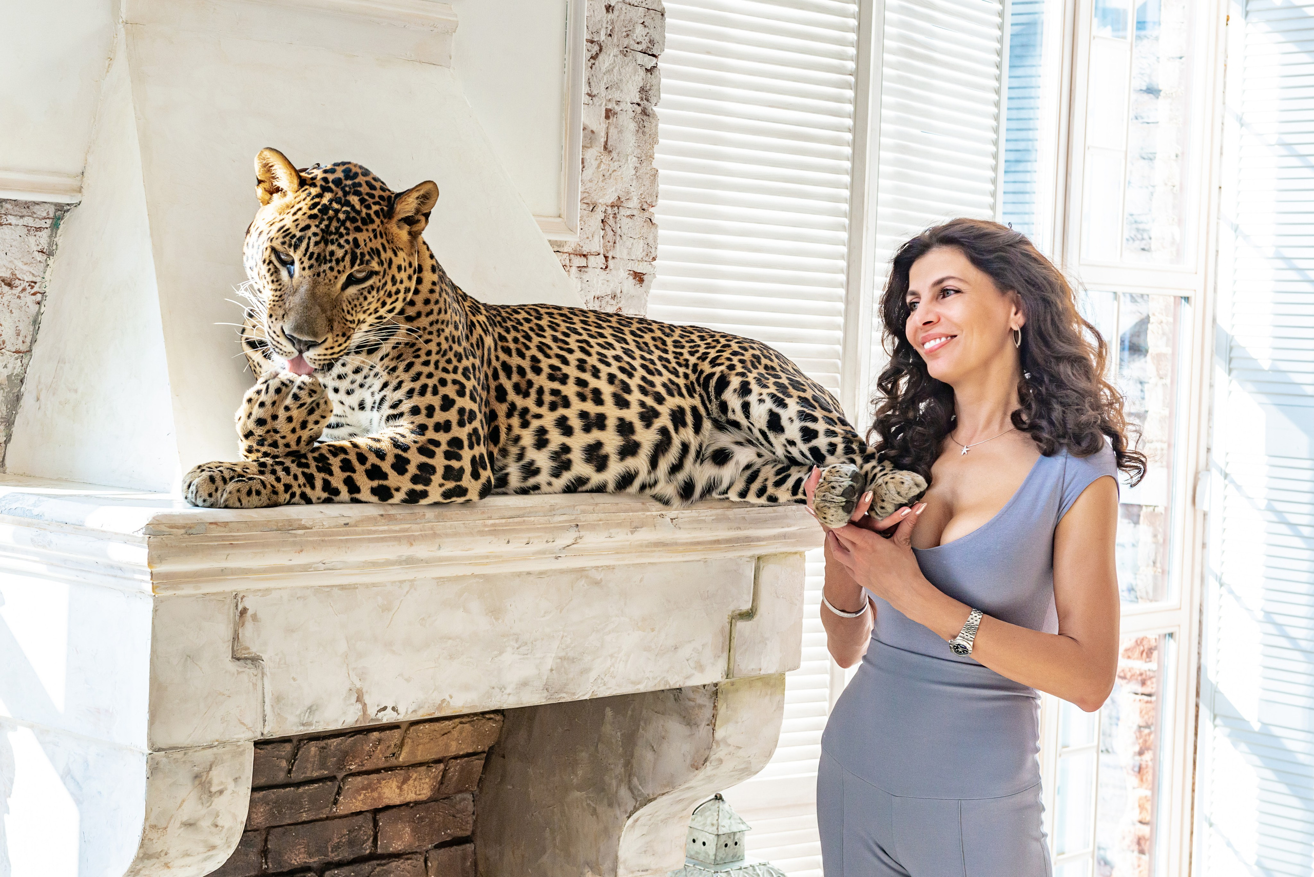 Photosession in the studio with a leopard. FOTÓGRAFO MÉXICO QUINTANA ROO