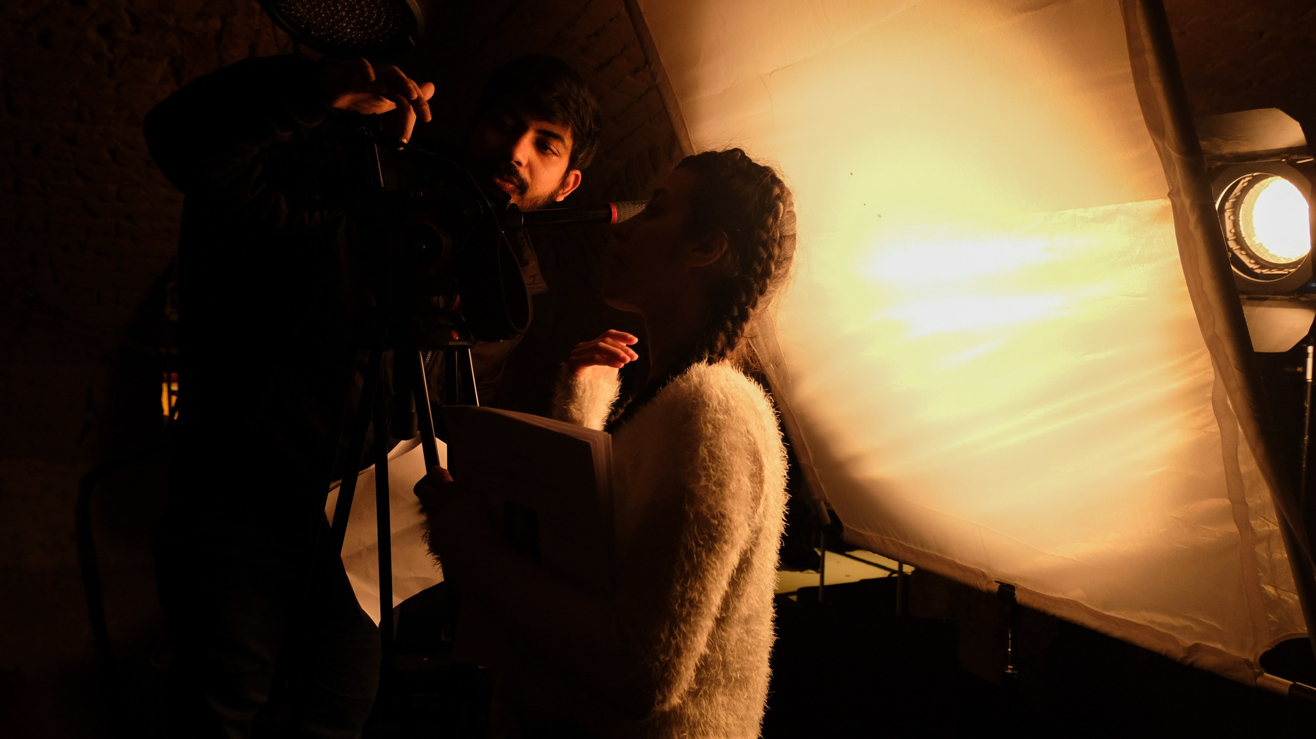 Biography of the photographer Julie Nakzi. Éclat Photos. Exclusive portrait photography service