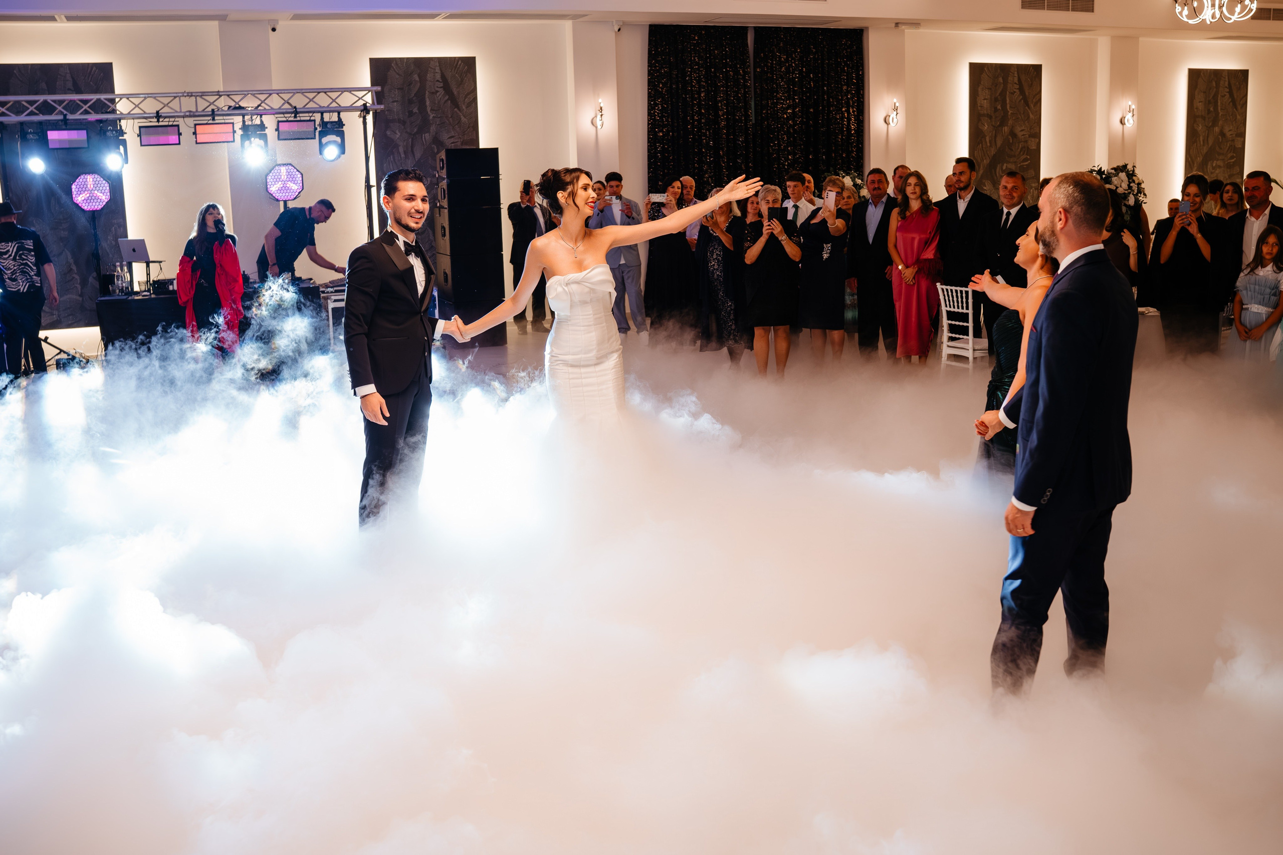 Povestea de nuntă a lui Anca și Dragoș în Bacău | Fotografie de Eveniment. Raw Studio. Fotograful tau de nunta!