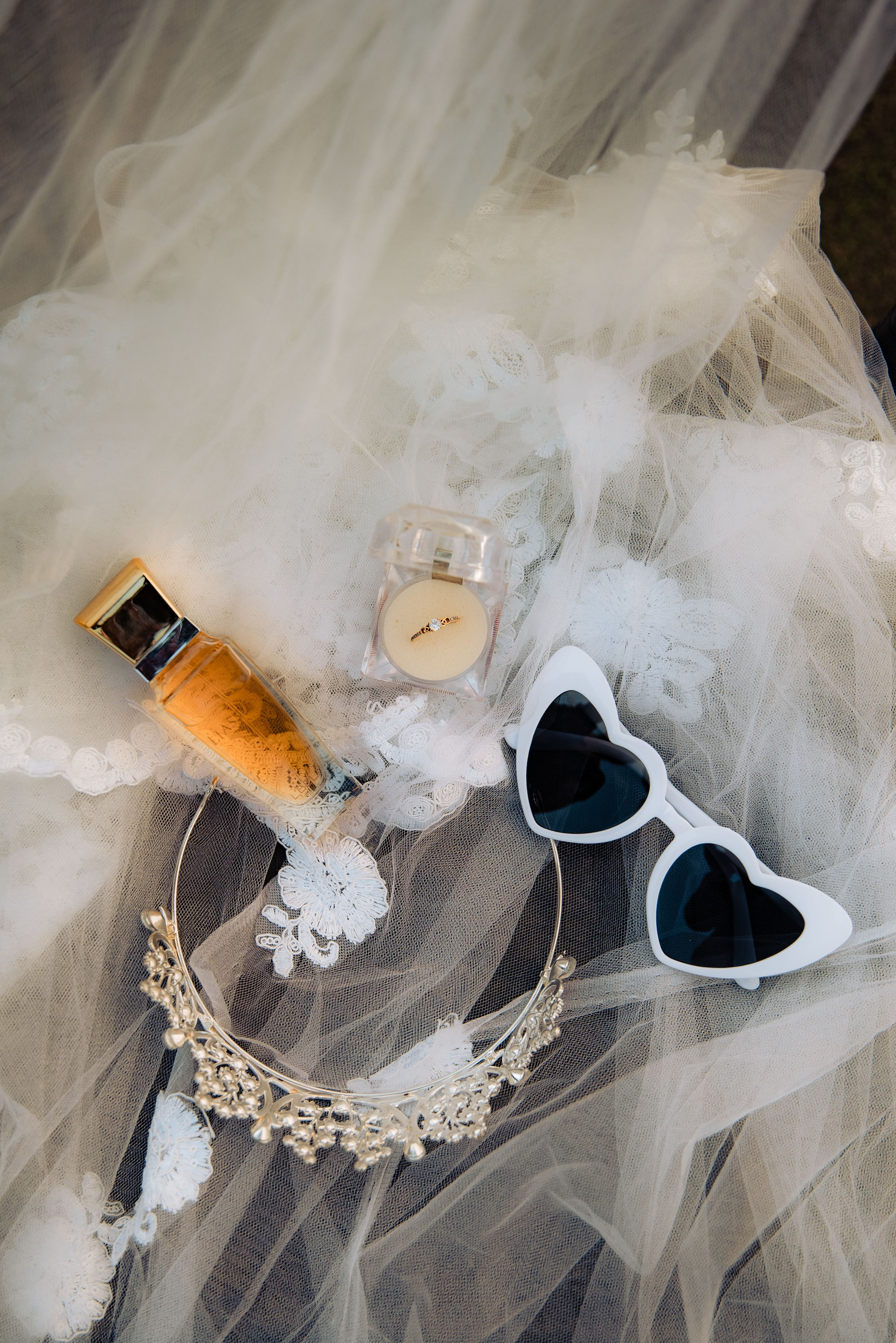 Detalles de la novia - anillos, ramo, zapatos en bodas de Barranquilla