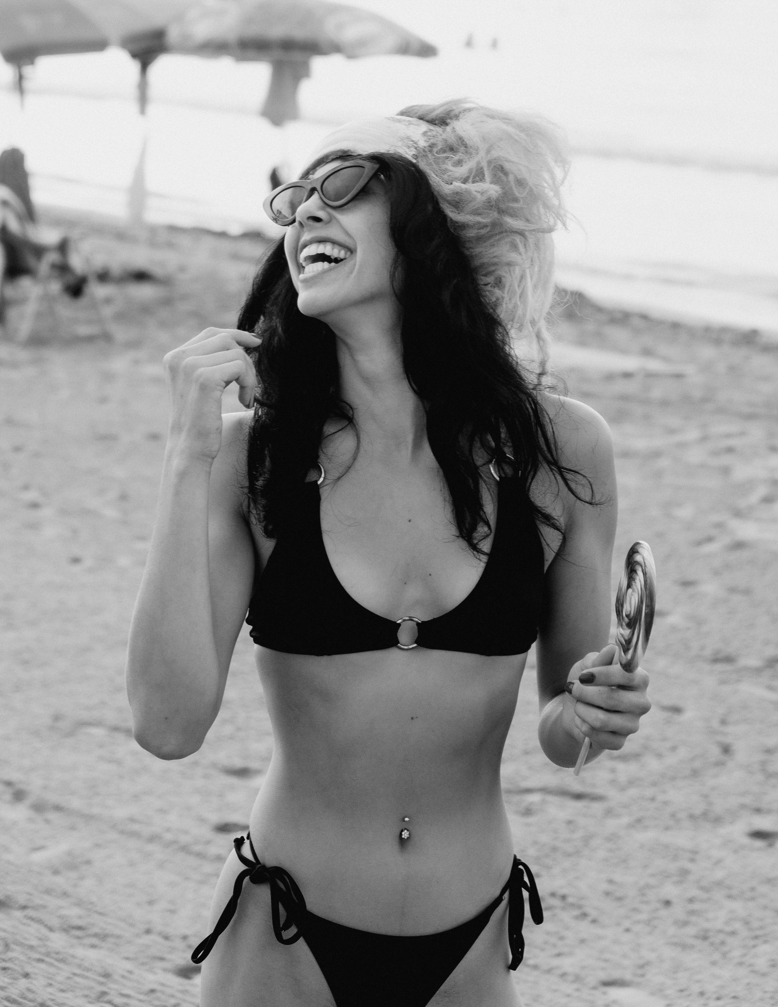 Beetlejuice на море: Экспериментальная фотосессия с цирковыми артистами — Фотограф Андрей Луковников