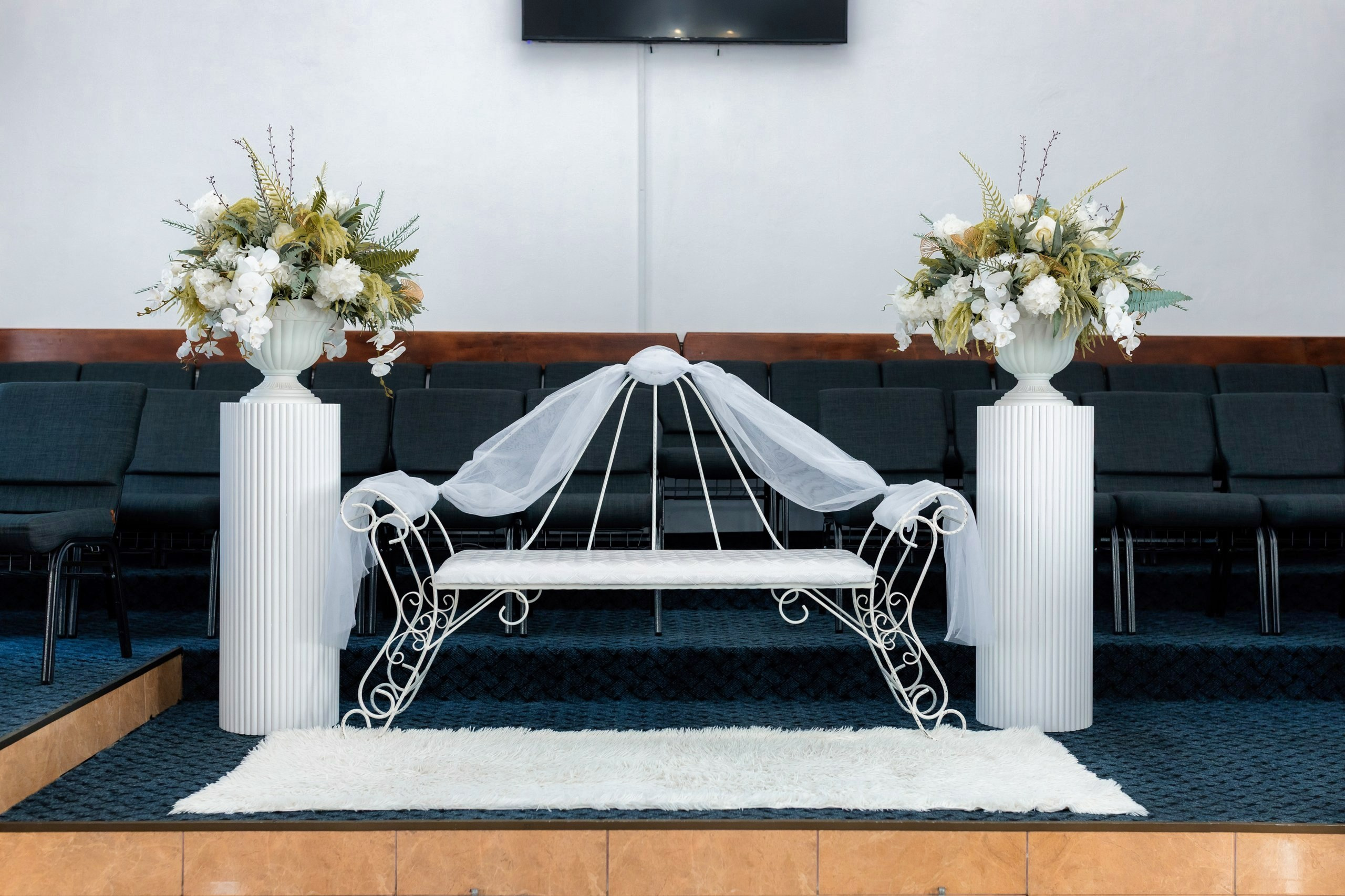 Fotograf nuntă Târgu Neamț – Samuel și Roxana, fotografie autentică realizată de AlinoFotoStudio 2. Fotograf nuntă Iași, Bacău, Suceava și Botoșani – Alin Chirilă surprinzând momente reale de nuntă 3. Fotografie de nuntă cu emoție și credință – AlinoFotoStudio, fotograf povestitor 4. Fotograf profesionist nuntă în Moldova – cadre naturale și pline de emoție 5. Alin Chirilă fotograf nuntă – poveste reală surprinsă prin fotografie 6. Fotograf nuntă cu stil documentar – momente autentice din ziua nunții Pregătiri mireasă acasă – fotografie naturală realizată de Alin Chirilă fotograf nuntă 8. Detalii din ziua nunții – fotograf nuntă Iași și Botoșani, AlinoFotoStudio 9. Emoții din dimineața nunții – fotograf profesionist Moldova 10. Cadre autentice din pregătiri – fotograf nuntă Suceava și Bacău Ceremonie religioasă nuntă – moment emoționant surprins de fotograf Alin Chirilă 12. Nuntă cu valori creștine – fotografie din biserică realizată cu discreție 13. Rugăciune și emoție în ziua nunții – fotograf nuntă Târgu Neamț 14. Legământ în fața lui Dumnezeu – fotografie de nuntă autentică 15. Fotograf nuntă biserică – momente sincere și pline de semnificație Petrecere de nuntă – cadre naturale realizate de AlinoFotoStudio 17. Bucurie și dans la nuntă – fotograf nuntă Iași și împrejurimi 18. Momente autentice de la restaurant – fotograf nuntă Bacău Suceava 19. Atmosferă de nuntă surprinsă discret – Alin Chirilă fotograf -AlinoFotoStudio – fotograf nuntă cu abordare naturală și emoțională 21. Alin Chirilă fotograf – povestitor prin fotografie de nuntă 22. Fotograf nuntă în Moldova – stil documentar și autentic 23. Fotografie de nuntă sinceră și elegantă – AlinoFotoStudio- Fotograf nuntă Iași Bacău Suceava Botoșani – Alin Chirilă AlinoFotoStudio 26. Fotograf nuntă Târgu Neamț și Moldova – fotografie profesională de eveniment 27. Fotograf nuntă cu valori creștine și stil documentar – AlinoFotoStudio - Alin Chirilă – AlinoFotoStudio Fotograf nuntă Iași • Bacău • Suceava • Botoșani - Samuel & Roxana, Târgu Neamț -Momente reale, trăite sincer și păstrate pentru totdeauna.