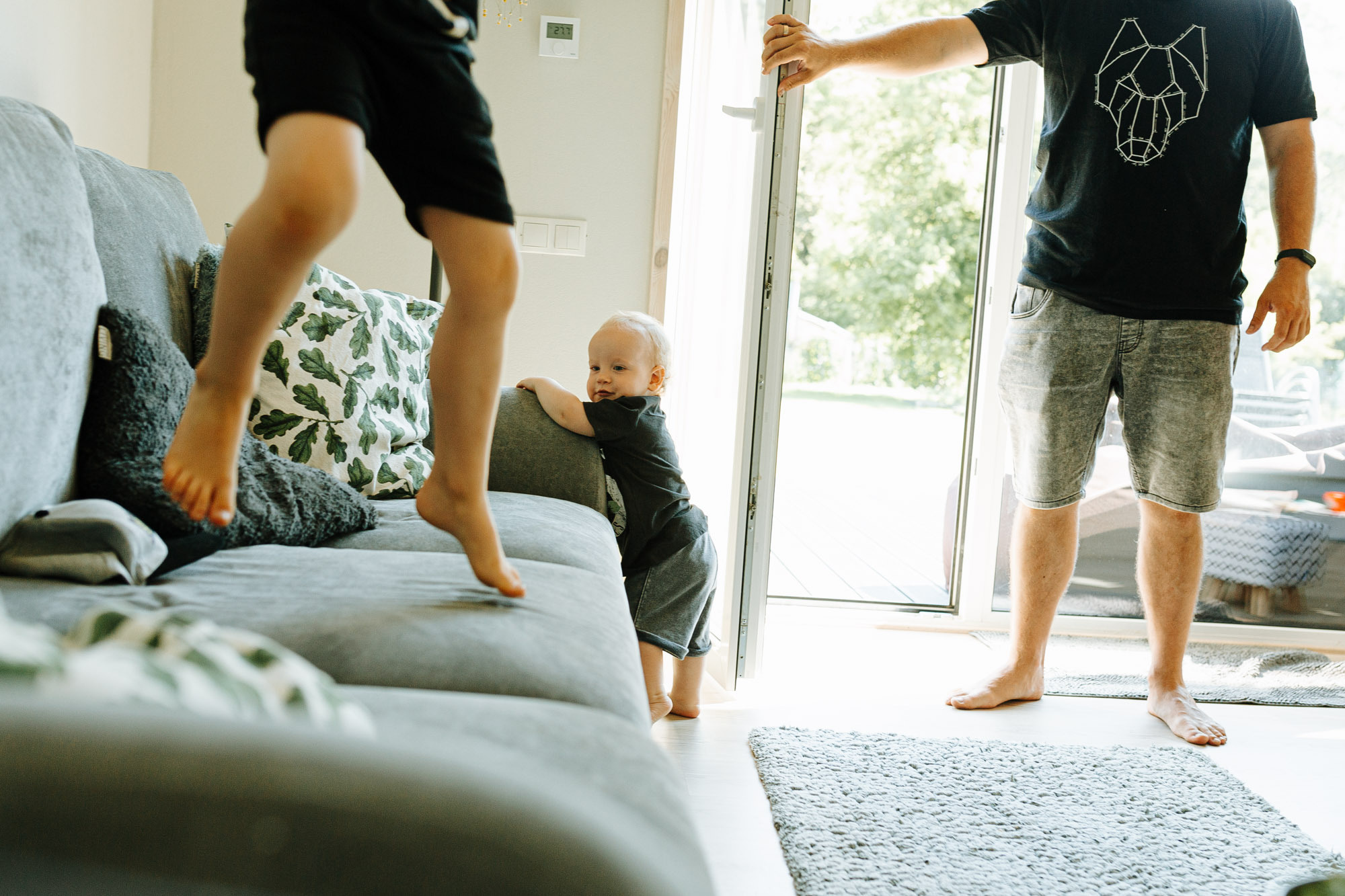 Ģimenes fotosesija savā mājā