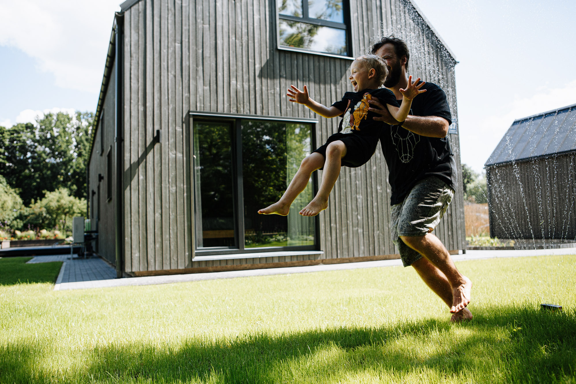 Ģimenes fotosesija savā mājā