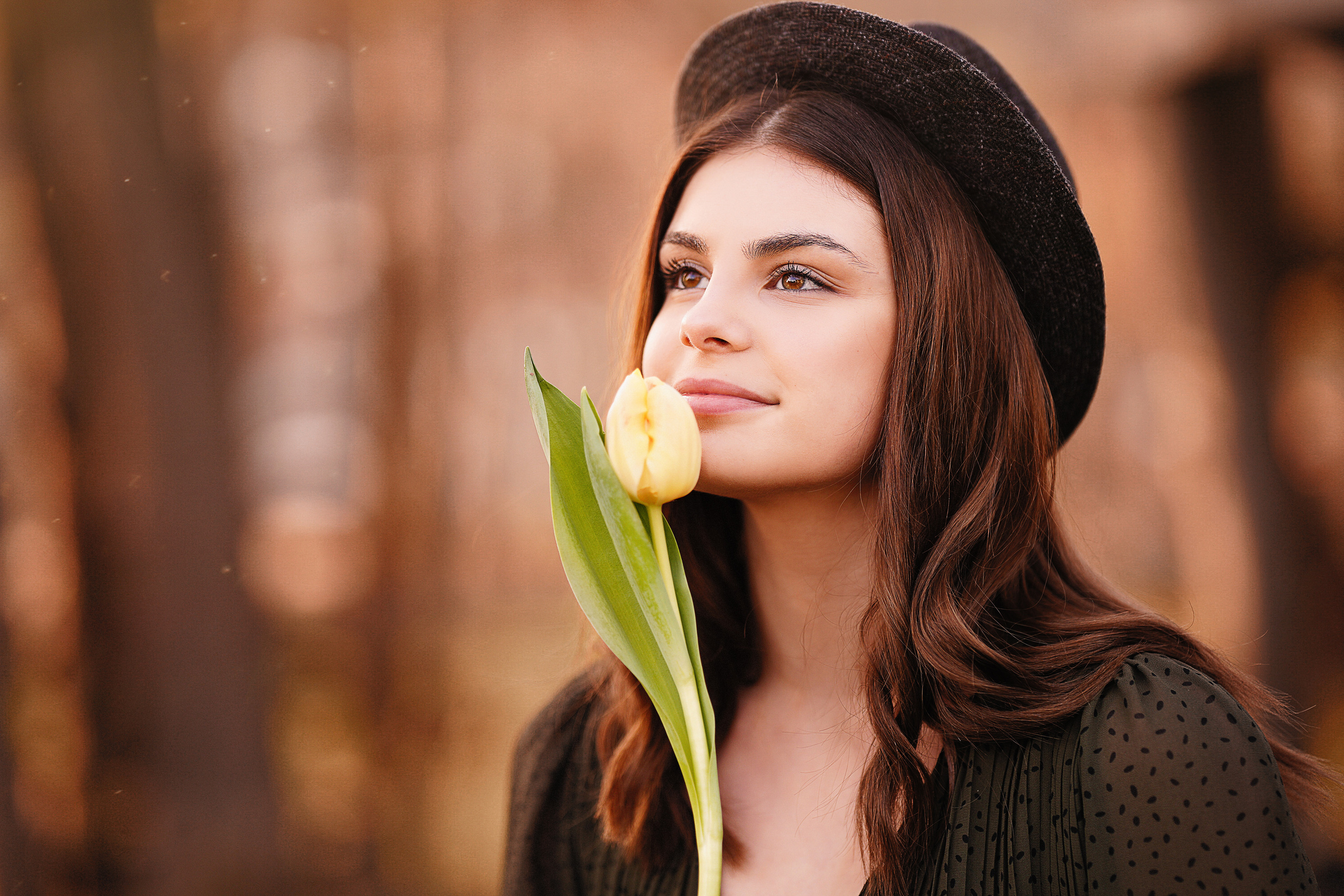 Springtime mit Tulpen. Portraitfotografie in Gründau Elena Ohnstedt