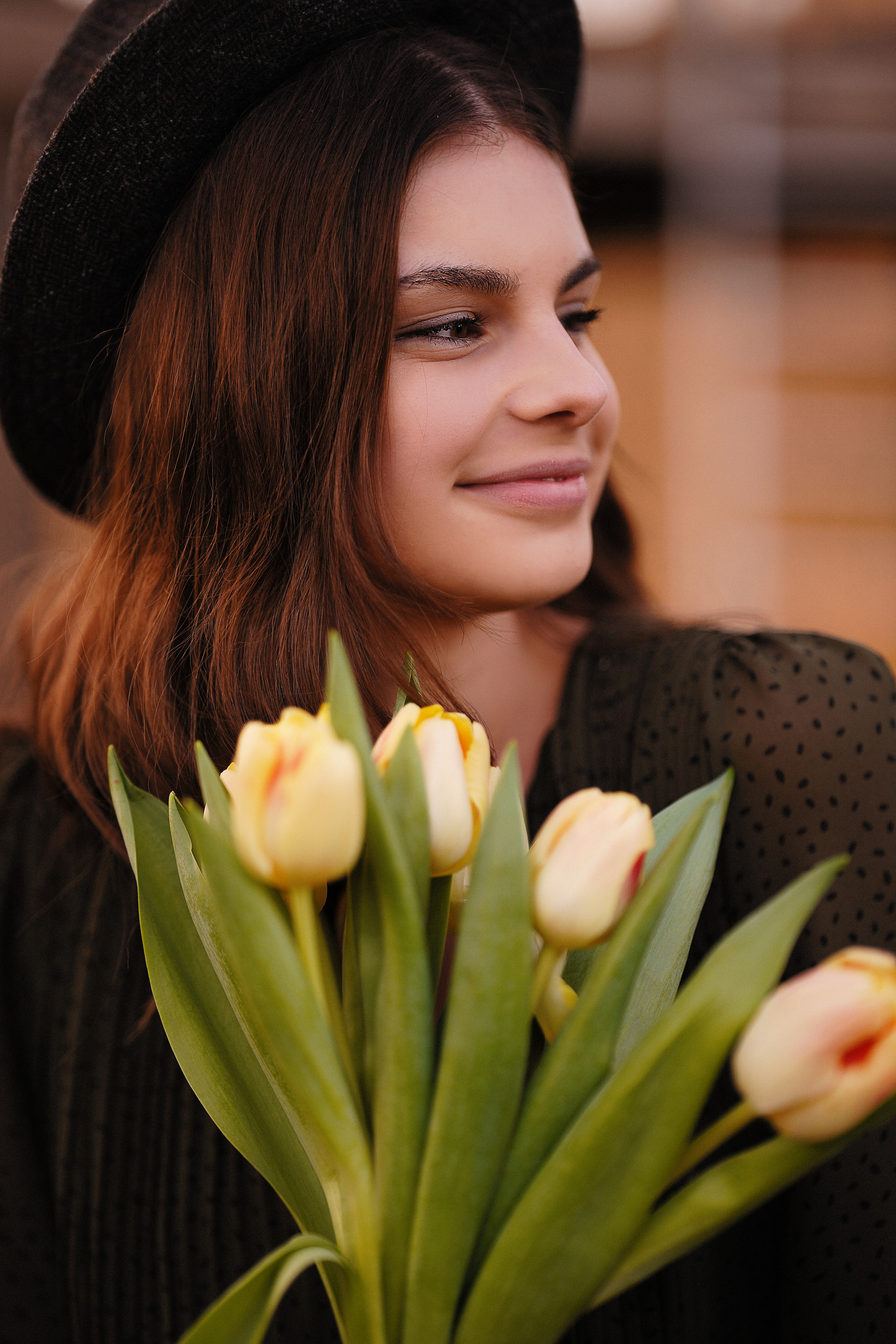 Springtime mit Tulpen. Portraitfotografie in Gründau Elena Ohnstedt