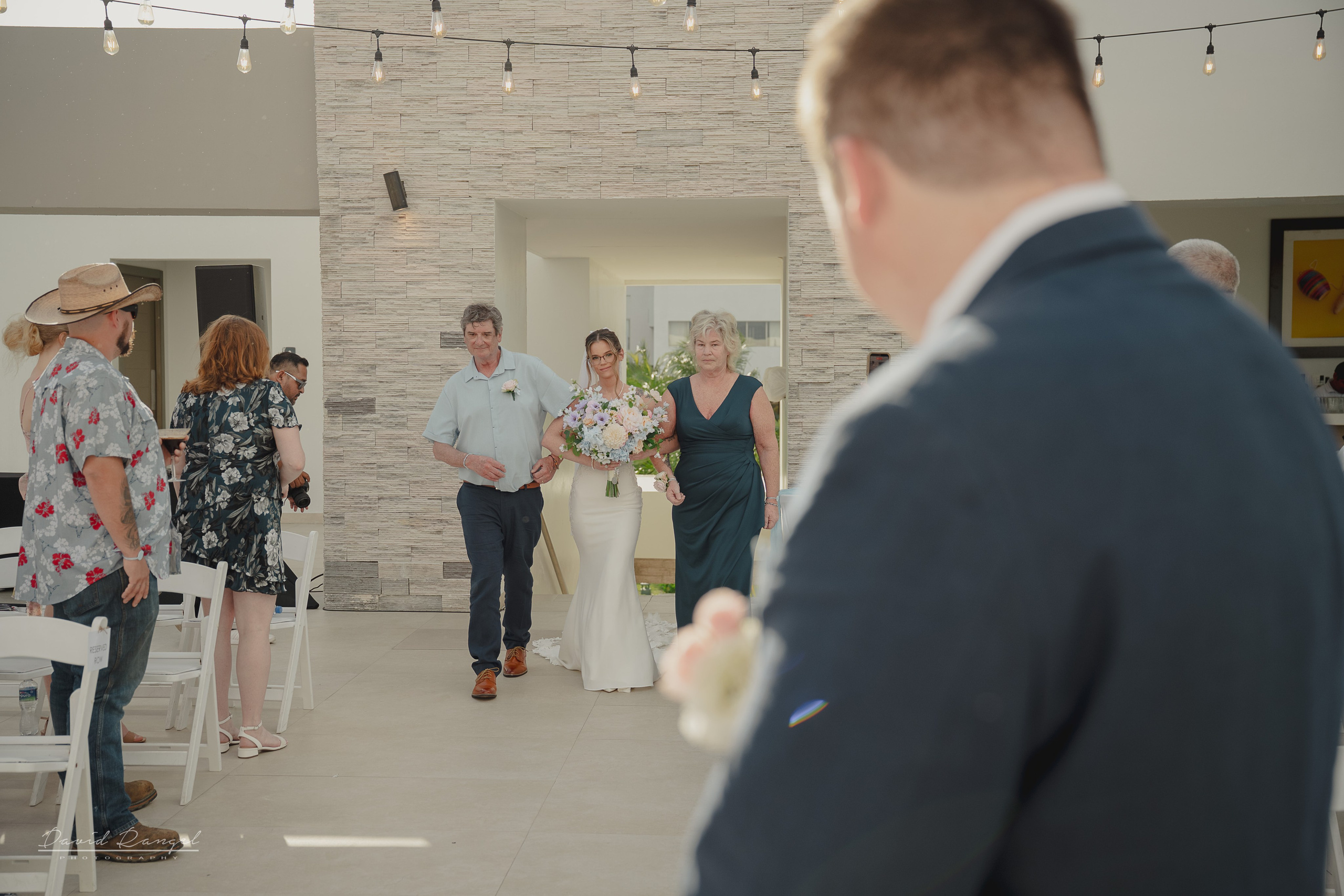 Danielle and Joshua’s sneak peek wedding. Destination wedding photographer based in Cancun and Riviera Maya with service worldwide