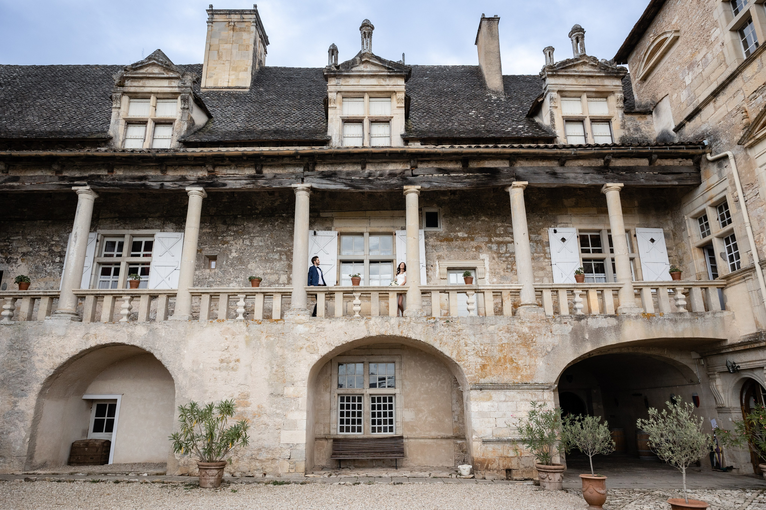French Chateau Wedding. Elopement at Château de Cénevières. Eugénie Smirnova — your photographer in Toulouse and southwest France