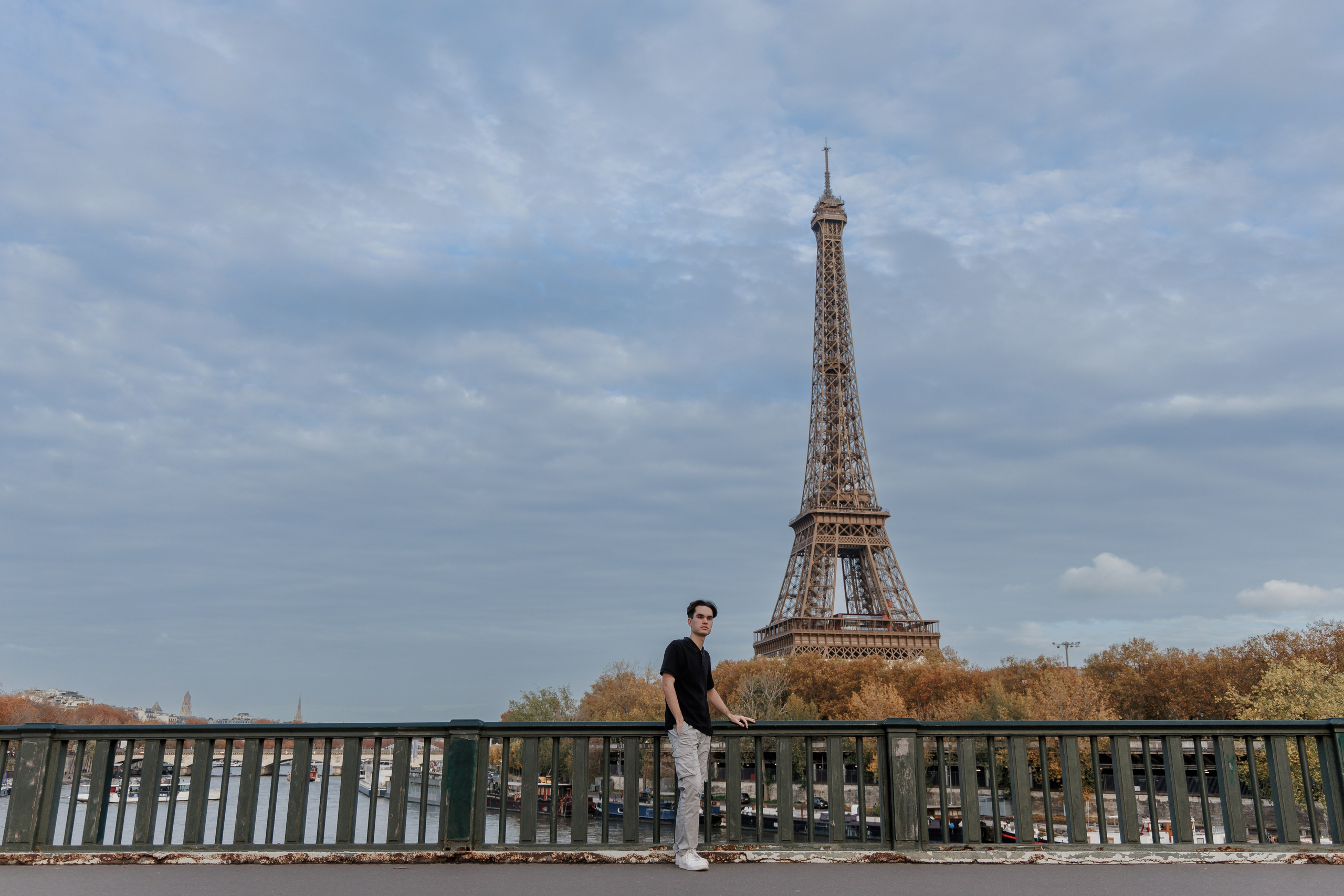 Bir-Hakeim Bridge in Paris — The Iconic Location for Luxury Proposal & Elopement Photography. Photographe à Paris
