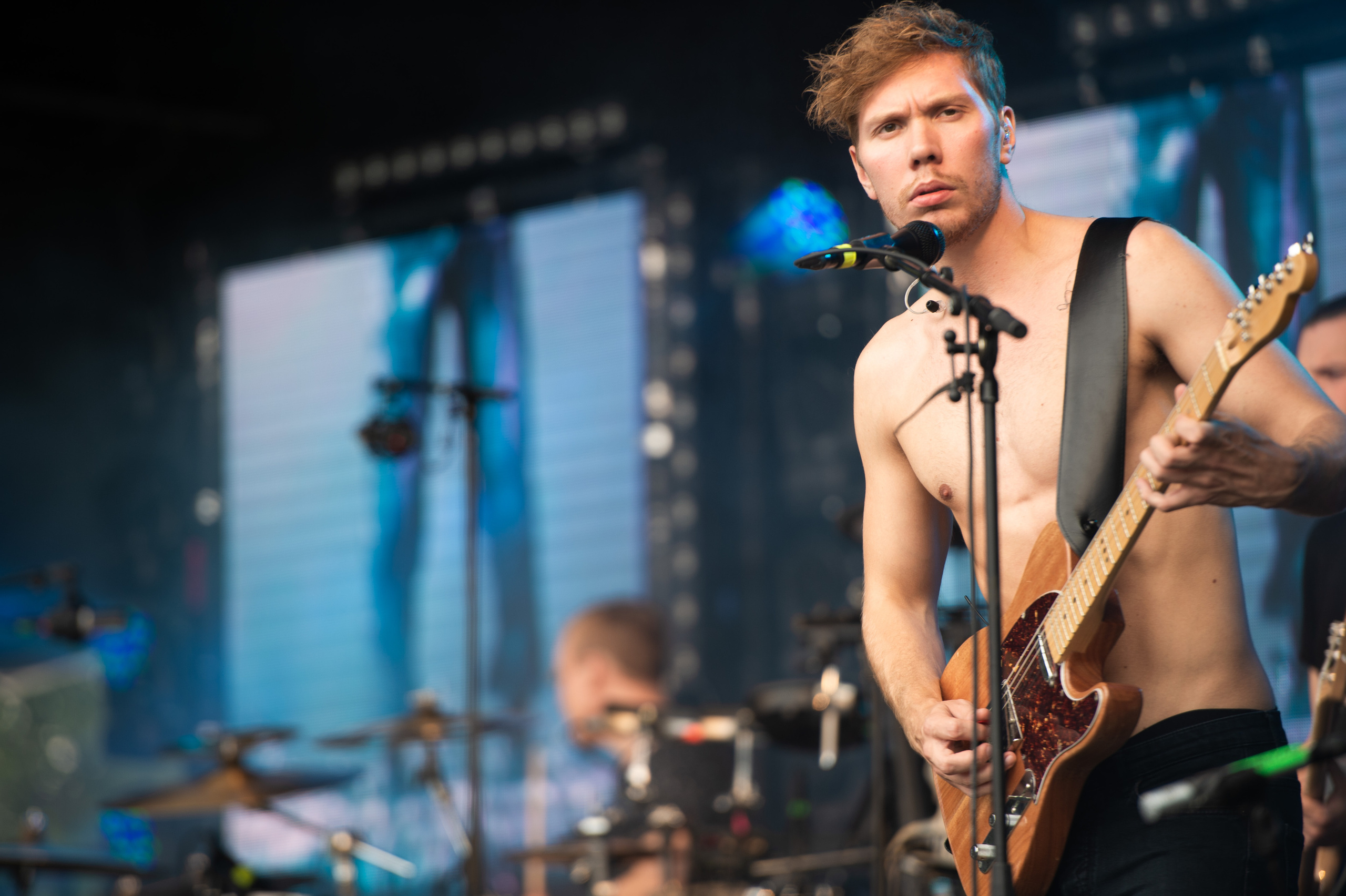 Lehdelle. Valokuvaaja Lahti, Helsinki Elena Salonen