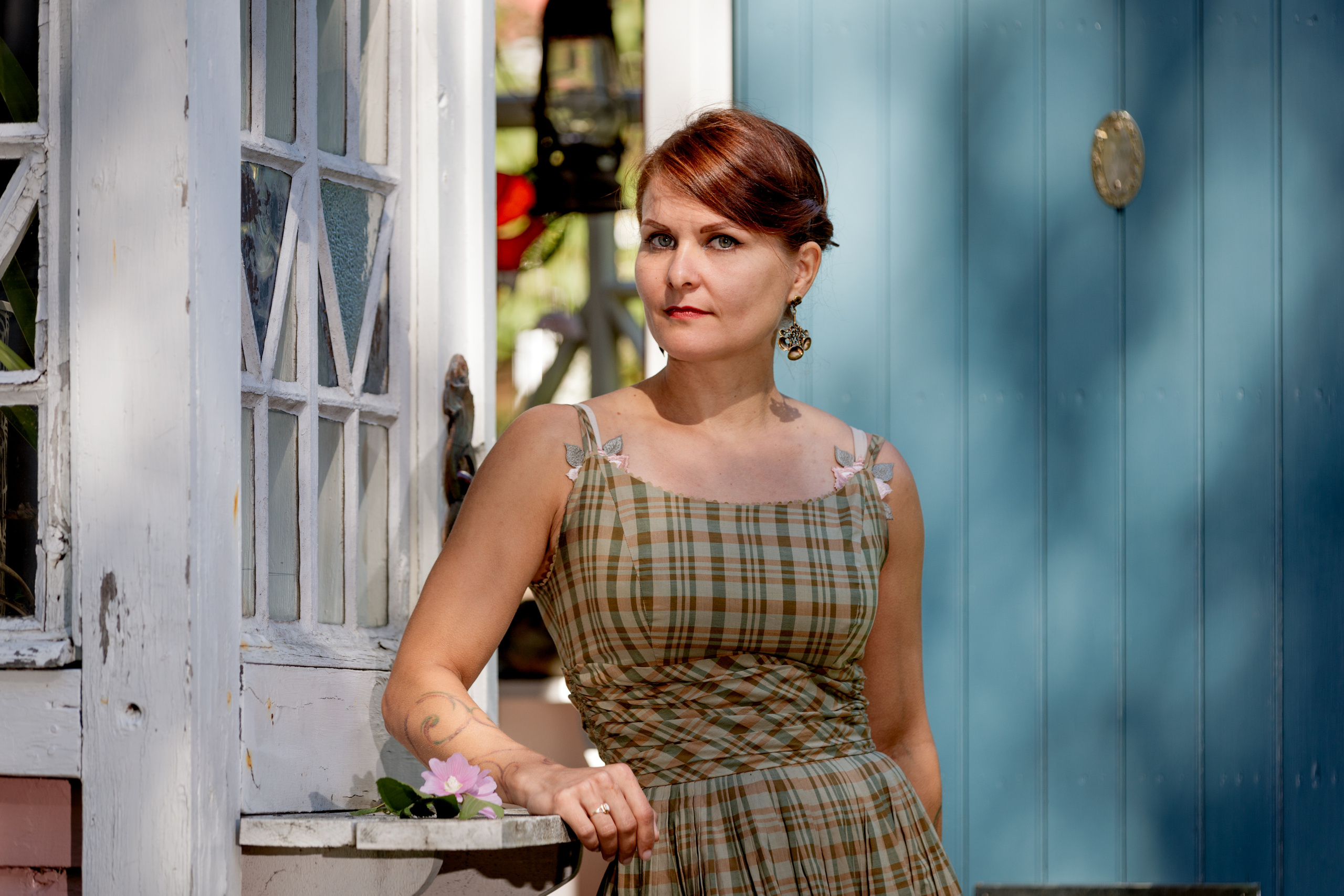 Lehdelle. Valokuvaaja Lahti, Helsinki Elena Salonen