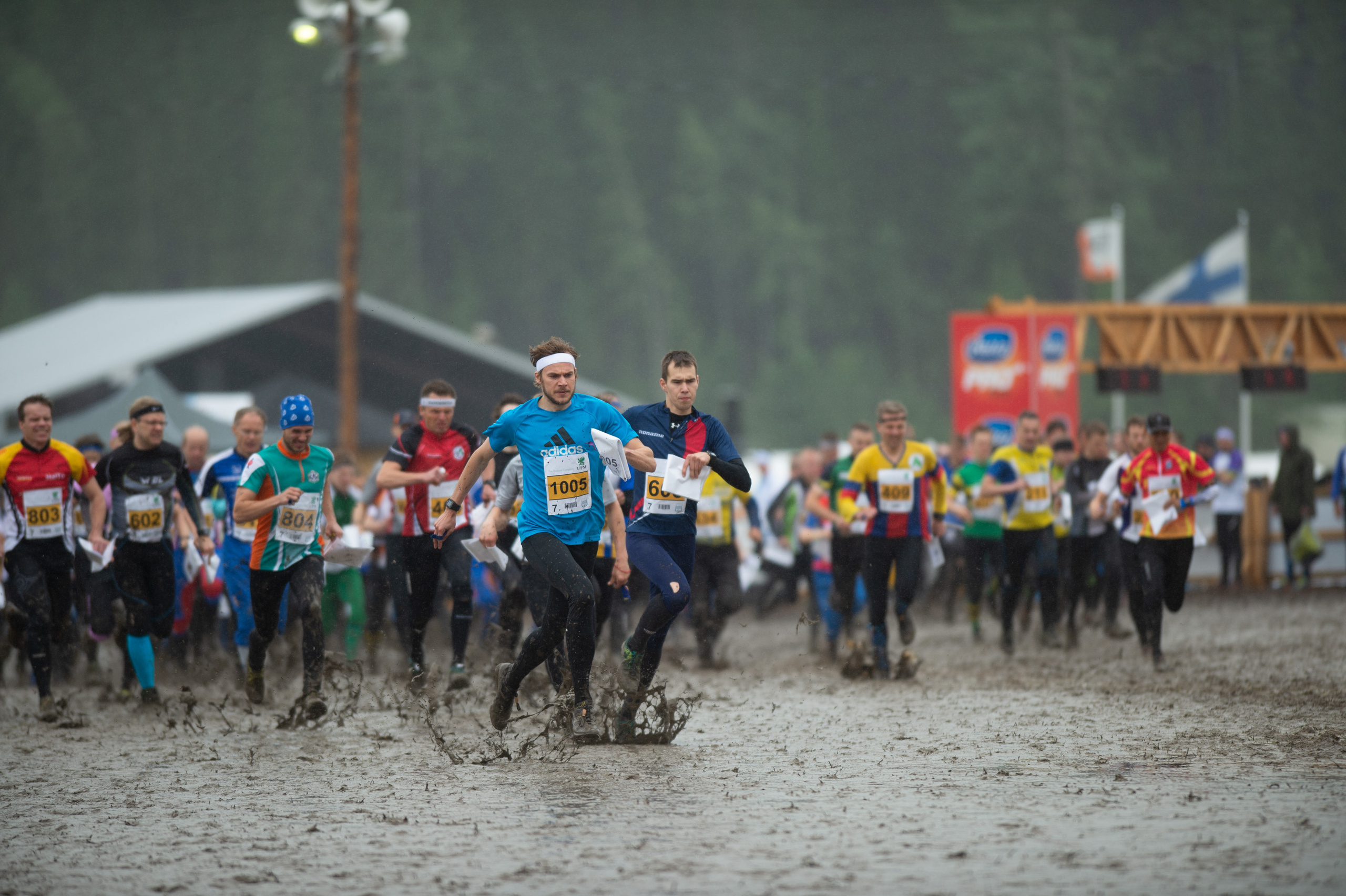 Lehdelle. Valokuvaaja Lahti, Helsinki Elena Salonen