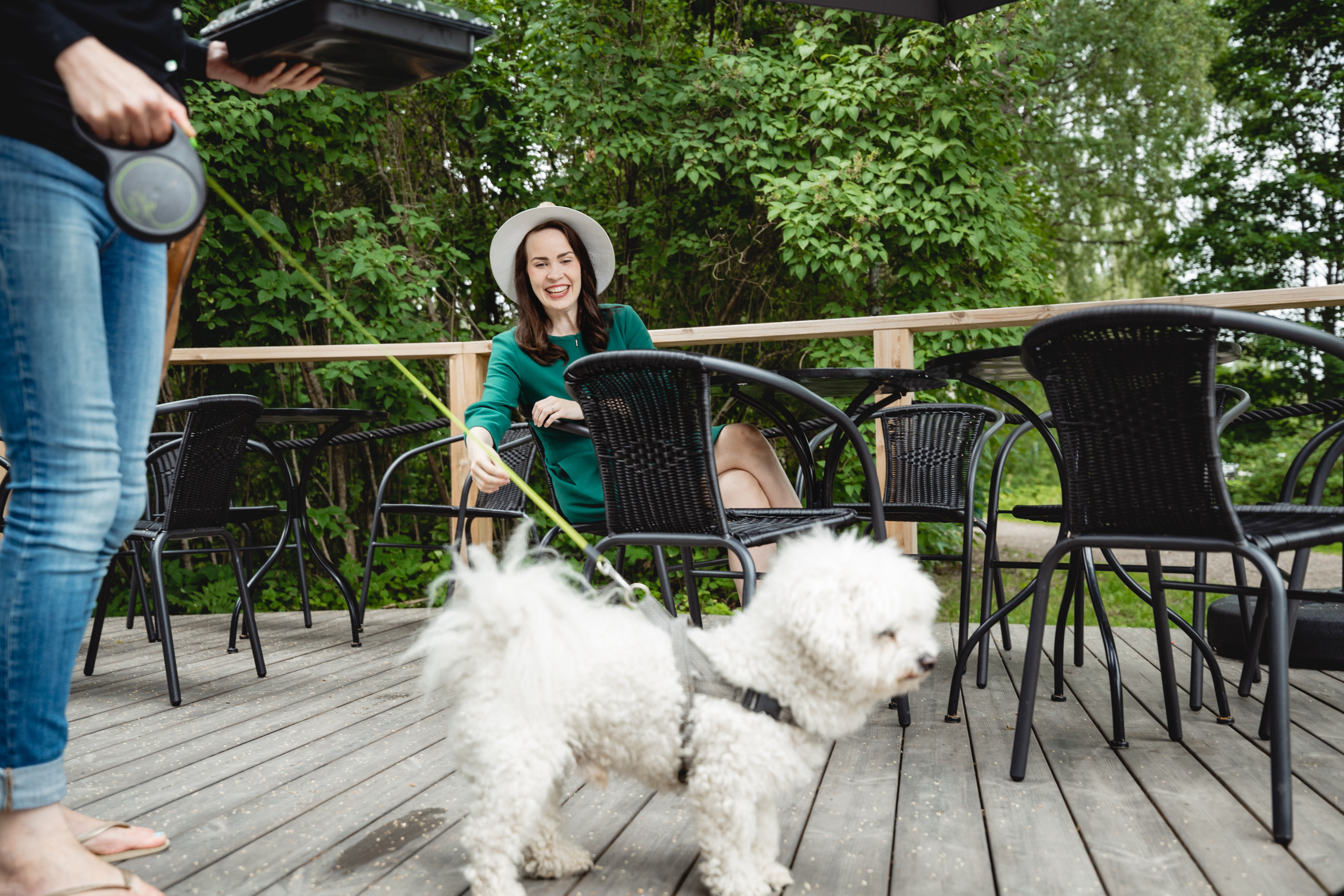 Lehdelle. Valokuvaaja Lahti, Helsinki Elena Salonen