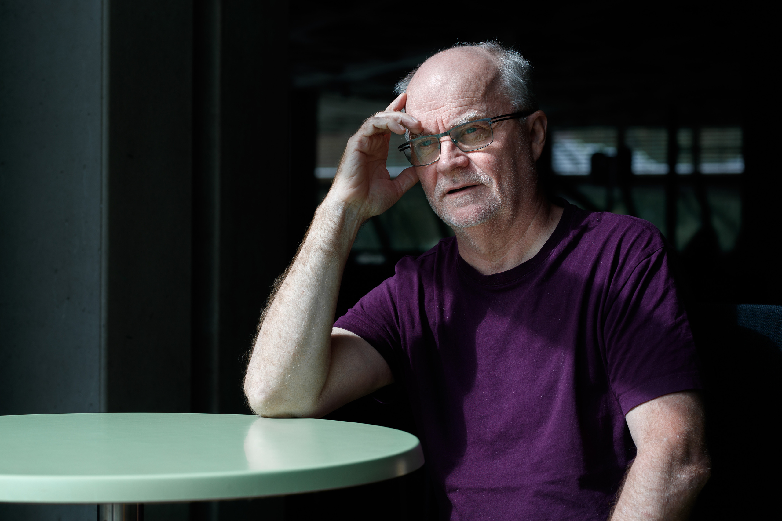 Lehdelle. Valokuvaaja Lahti, Helsinki Elena Salonen