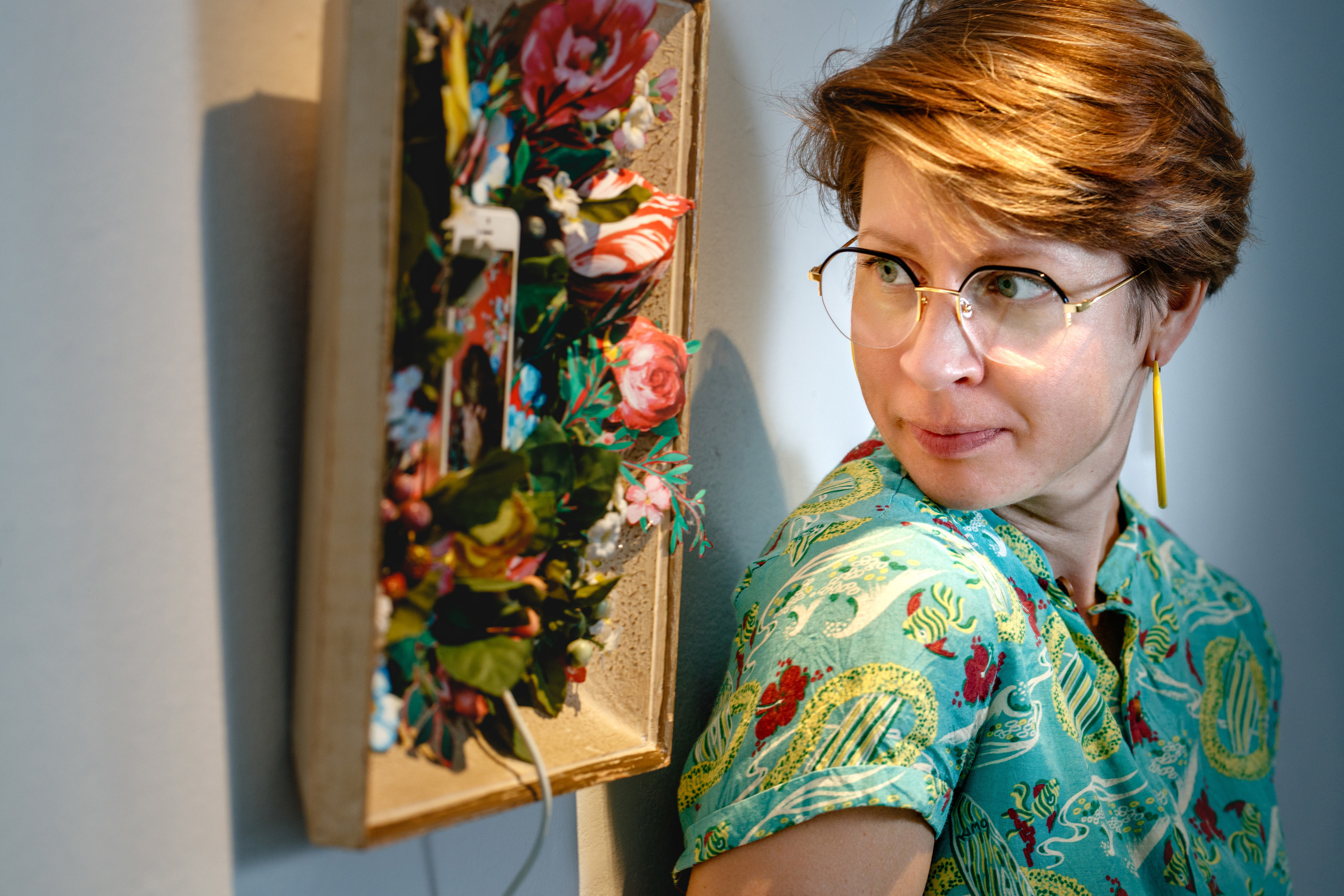 Lehdelle. Valokuvaaja Lahti, Helsinki Elena Salonen