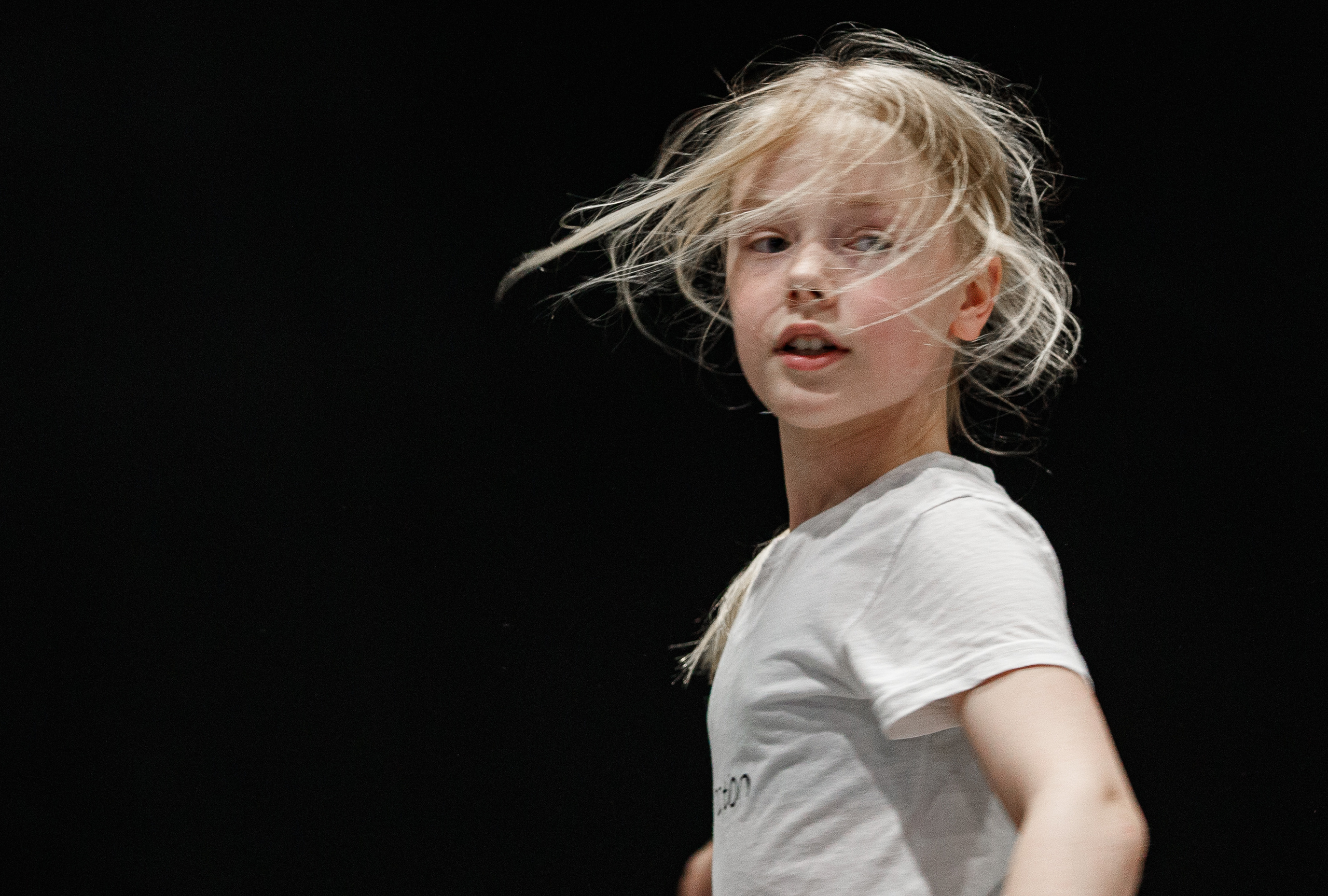 Lehdelle. Valokuvaaja Lahti, Helsinki Elena Salonen