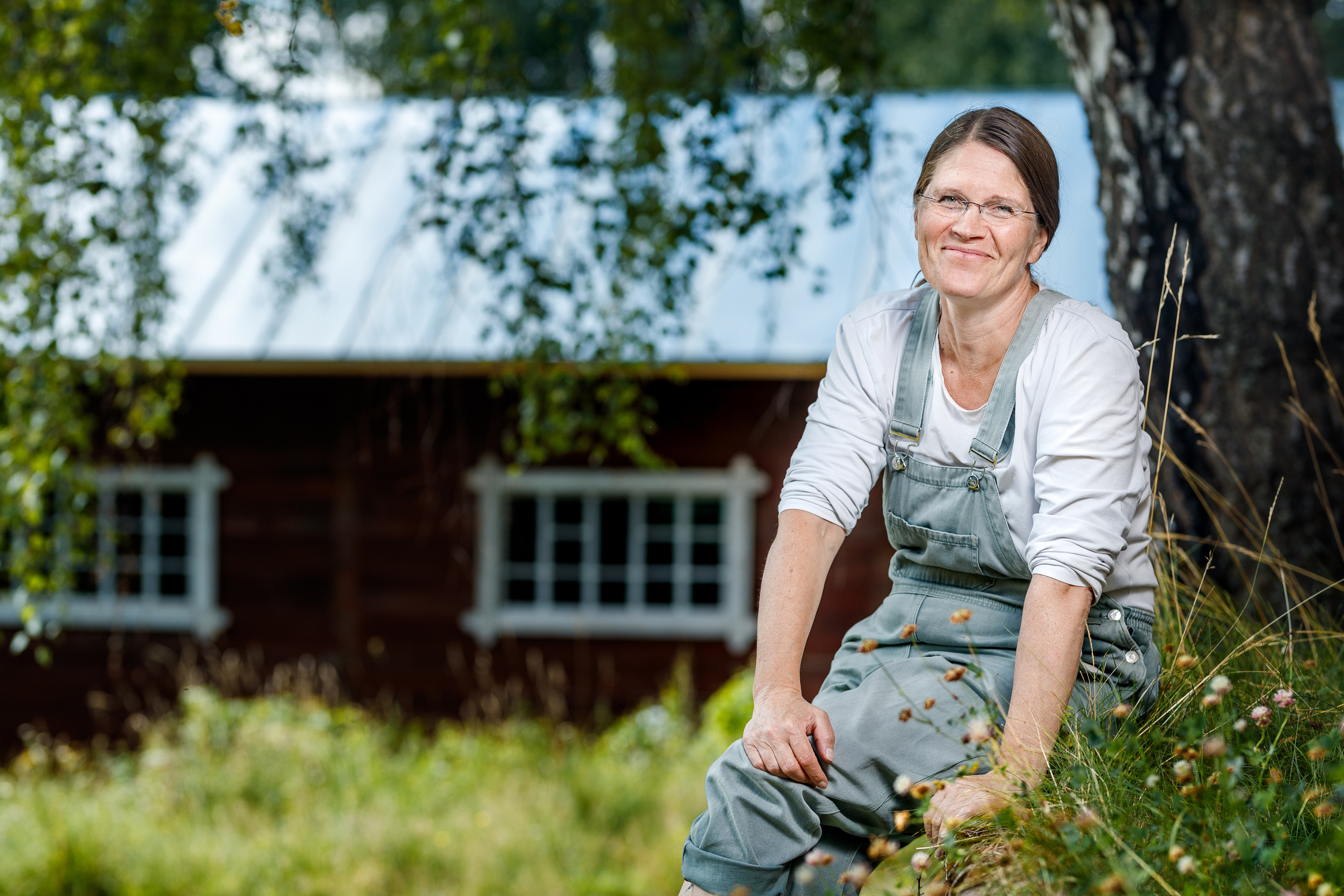 Lehdelle. Valokuvaaja Lahti, Helsinki Elena Salonen