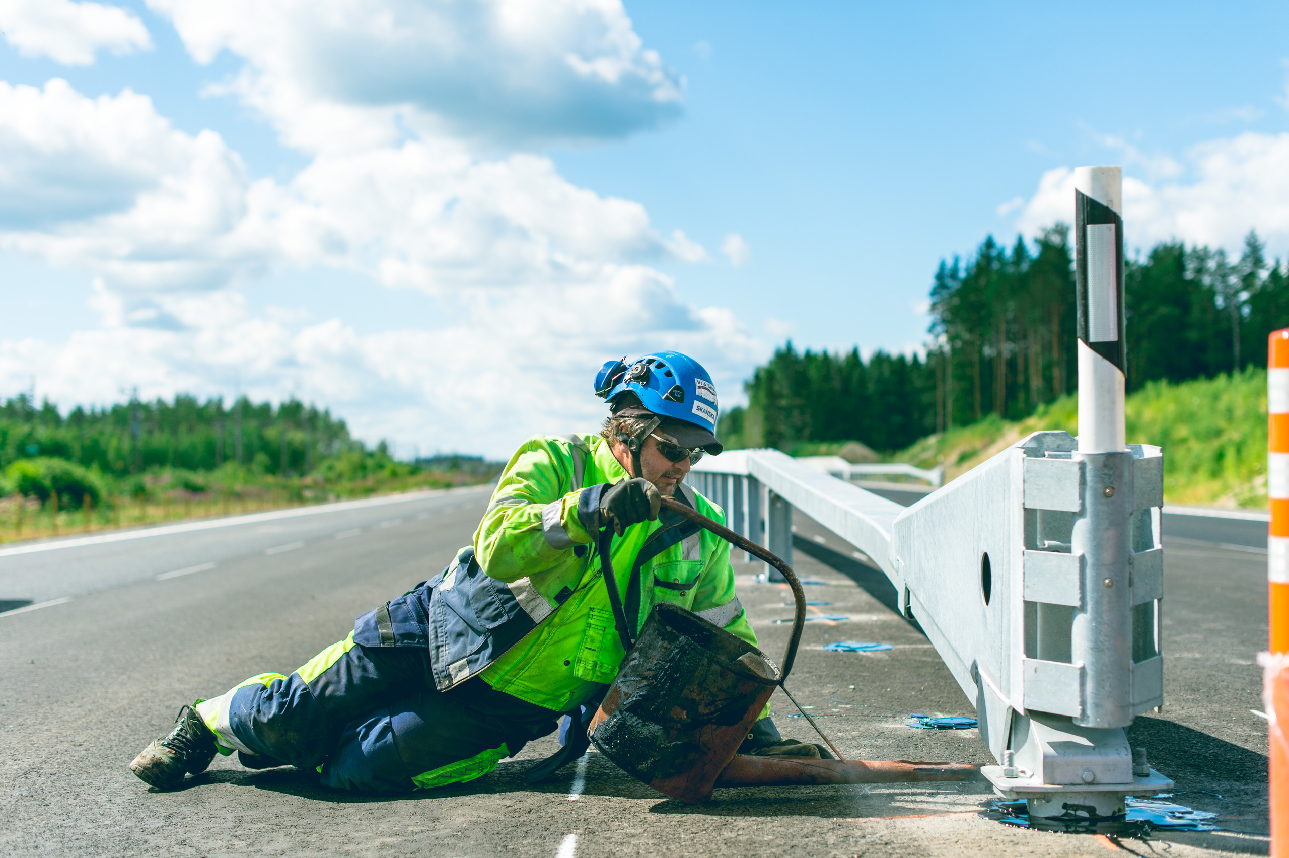 Lehdelle. Valokuvaaja Lahti, Helsinki Elena Salonen