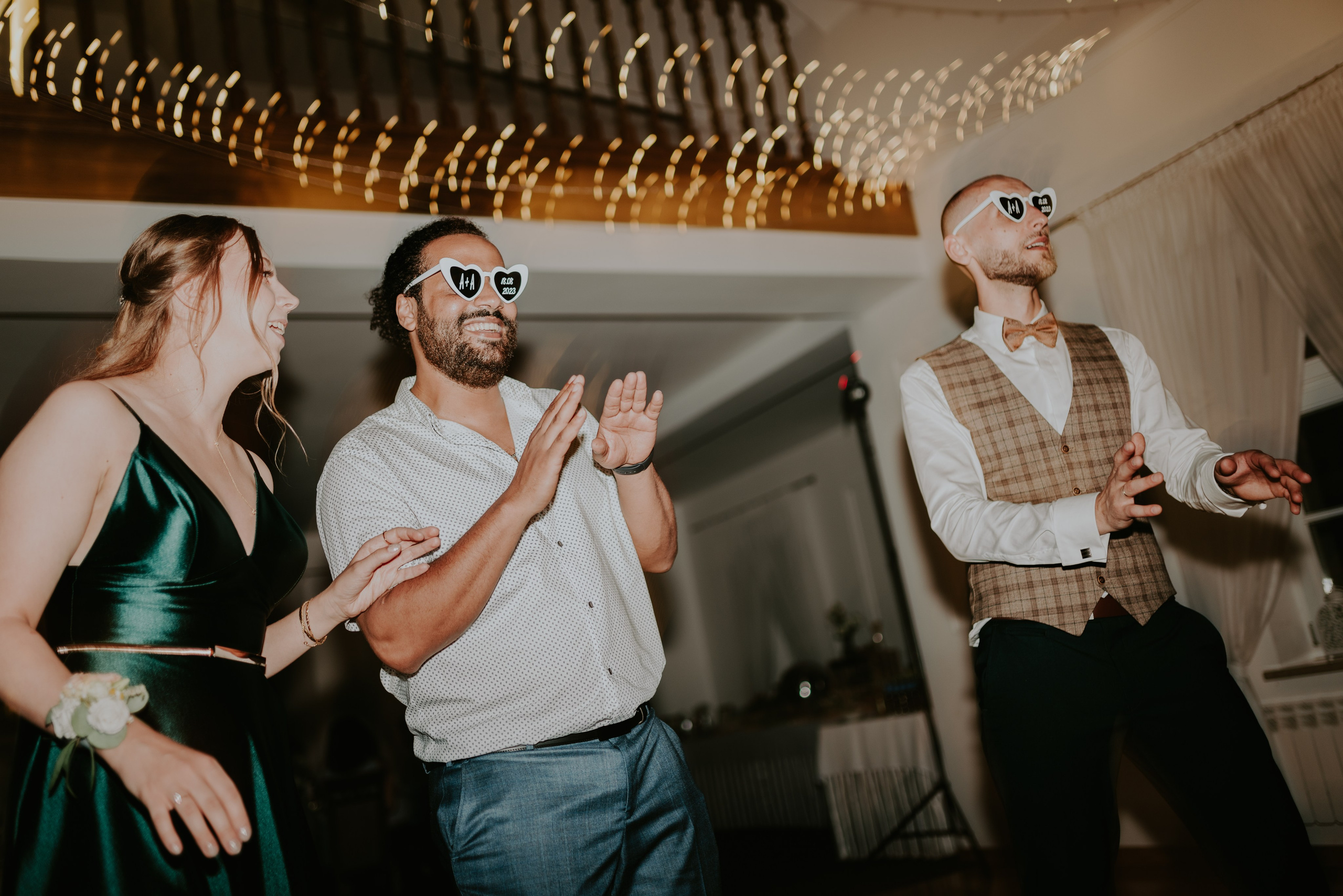 Dwór Wierzbno: plenerowy ślub pod wierzbą. Karkowskafoto - fotografia miłości