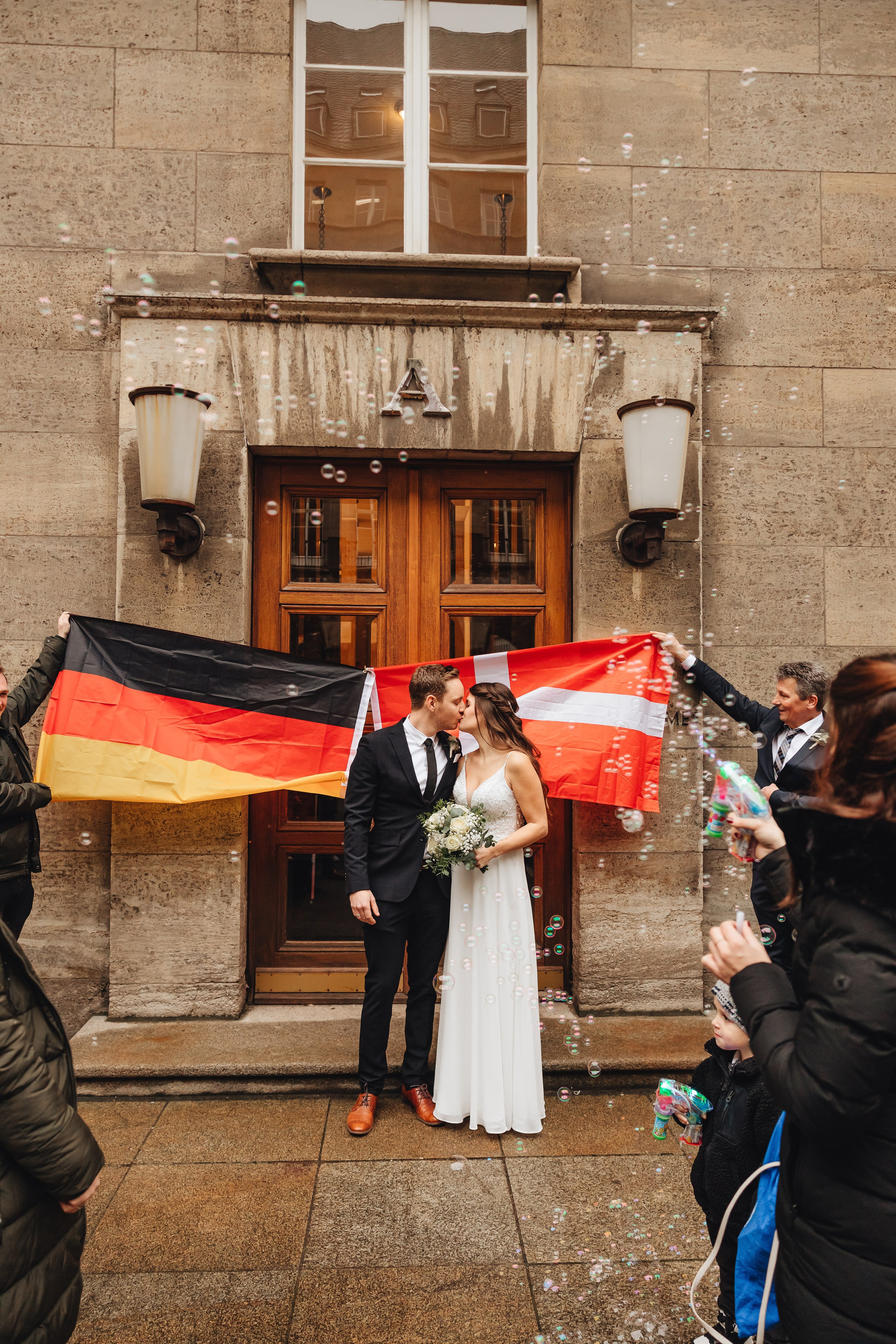 Hochzeitsfotograf Rathaus Bochum. Standesamtliche Trauung Bochum Fotograf. Brautpaar-Shooting Rathaus Bochum. Romantische Hochzeitsfotos in Bochum. Hochzeitsfotograf Bochum Schloss Kemnade. Hochzeitsfotos Zeche Hannover Bochum. Brautpaar-Shooting am Kemnader See. Hochzeitsfotografie in Bochum & Umgebung. Brautpaar-Shooting im Westpark Bochum. Romantische Hochzeitsfotos Kemnader See. After-Wedding-Shooting in Bochum. Hochzeitsfotograf für natürliche Hochzeitsfotos in Bochum. Hochzeitsfotograf Bochum, Hattingen, Witten, Herne & Umgebung. Beste Hochzeitsfotografen in Bochum & NRW. Hochzeitsreportage Ruhrgebiet Fotograf. Hochzeitsfotografie für Brautpaare in NRW.