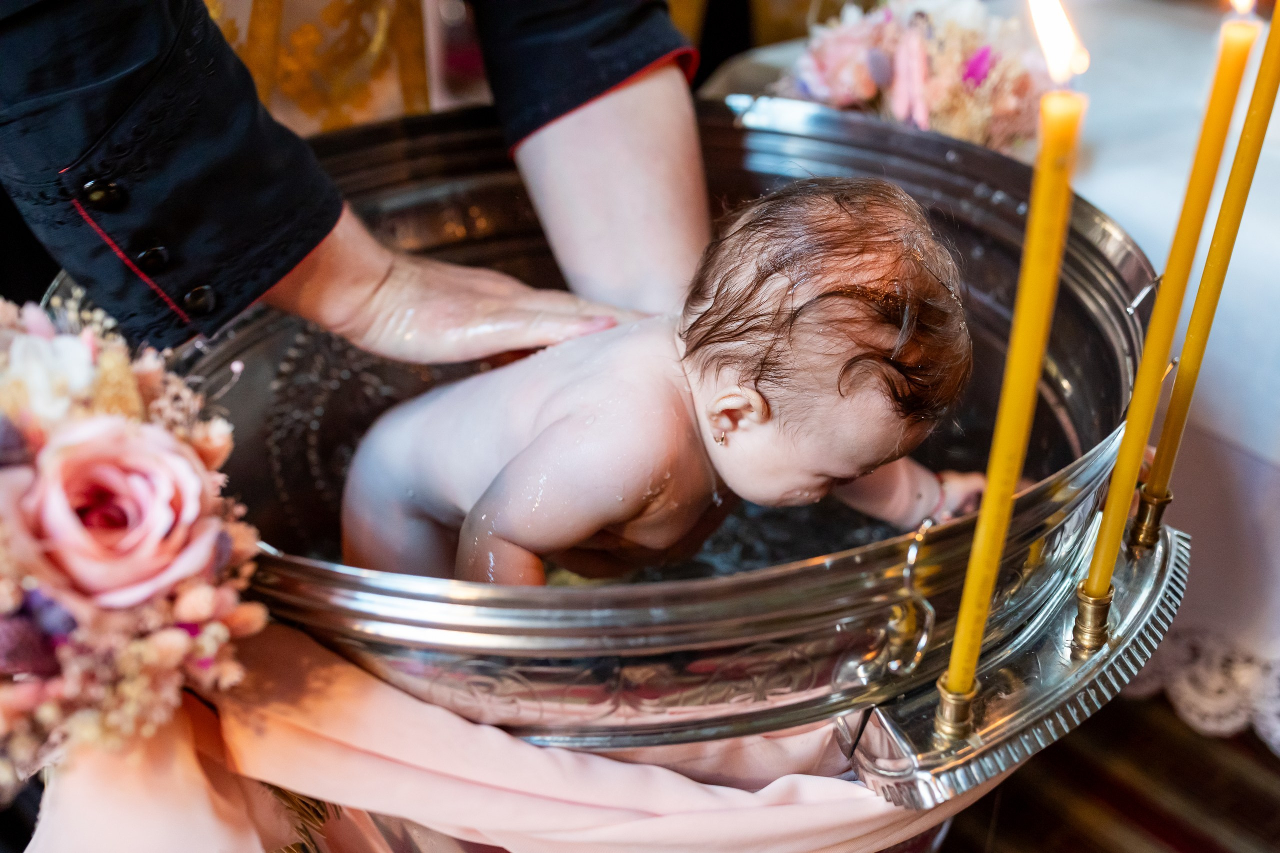 fotograf botez , fotografie botez Botoșani, fotograf Alin Chirilă, amintiri botez, fotografii botez, botez Miruna Parascheva, fotograf copii, fotografie botez în Botoșani-alt="botez , fotografie botez Alin Chirilă, amintiri botez, fotografii emoționante botez Botoșani"-- fotografii-botez-bebelus- amintiri-botez-micuț- moment-sfânt-crestinare- fotografie-emotionanta-botez- detalii-botez-bebelusi- parinti-fericiti-la-botez- fotograf-botez-profesionist- botez-in-biserica-ortodoxa- micuț-botezat-cu-emoție- zâmbete-și-lacrimi-la-botez- bebeluș-la-cristelniță- decor-botez-colorat- botez-cu-dragoste-și-credință- emotie-pura-la-botez- fotograf-botez-botosani- botez-iasi-suceava-fotograf- amintiri-nepretuite-botez-- Preotul ținându-l pe micuțul Mathias Gabriel la botez, în biserica Înălțarea Domnului, Copălău - Detalii de la botezul lui Mathias – lumânare, trusou și icoană - Familia lui Mathias Gabriel alături de micuț, în ziua botezului - Portret emoționant cu mama și bebelușul în brațe, în biserică,fotograf profesionist evenimente Botoșani, Iași, Suceava, Fălticeni, Bacău, Pașcani, Roman - AlinoFotoStudio by Alin Chirilă - servicii foto nuntă, botez, cununie, ședințe foto creative, albume personalizate, fotografii emoționante și calitative pentru cele mai importante momente din viață,fotograf nuntă Botoșani Alin Chirilă, ședință foto botez Iași - AlinoFotoStudio, servicii fotograf profesionist evenimente Suceava, fotograf cununie civilă Fălticeni - Alin Chirilă, album foto nuntă personalizat Bacău.“Bebeluș botezat în biserică, ținut în brațe de nași” • “Detaliu cu lumânarea de botez decorată cu flori albe” • “Părinți emoționați alături de copilul lor la ceremonia de botez” • “Masa festivă de botez cu decor tematic și tort personalizat” • “Momentul în care preotul toarnă apă sfințită pe fruntea bebelușului” “Bebeluș în rochie albă de botez, zâmbind în brațele mamei” • “Detaliu cu cruciulița de botez așezată pe o pernă de satin” • “Părinți și nași aprinzând lumânările în timpul ceremoniei de botez” • “Tort de botez decorat cu figurine tematice și numele copilului” • “Copil botezat dormind liniștit în pătuțul decorat festiv” • “Momentul în care preotul binecuvântează copilul în fața altarului” • “Invitați adunându-se în jurul mesei festive la petrecerea de botez” • “Bebeluș ținând în mână o jucărie personalizată primită la botez” • “Familie fericită pozând împreună după ceremonia de botez” • “Decor tematic cu baloane și flori la locația petrecerii de botez” fotograf Botoșani fotograf evenimente fotograf botez Alin Chirila fotograf alinofotostudio.fotograf botez Amelis Maria, fotografie botez Botoșani, fotograf Alin Chirilă, amintiri botez, fotografii botez, botez Amelis Maria, fotograf copii, fotografie botez în Botoșani,