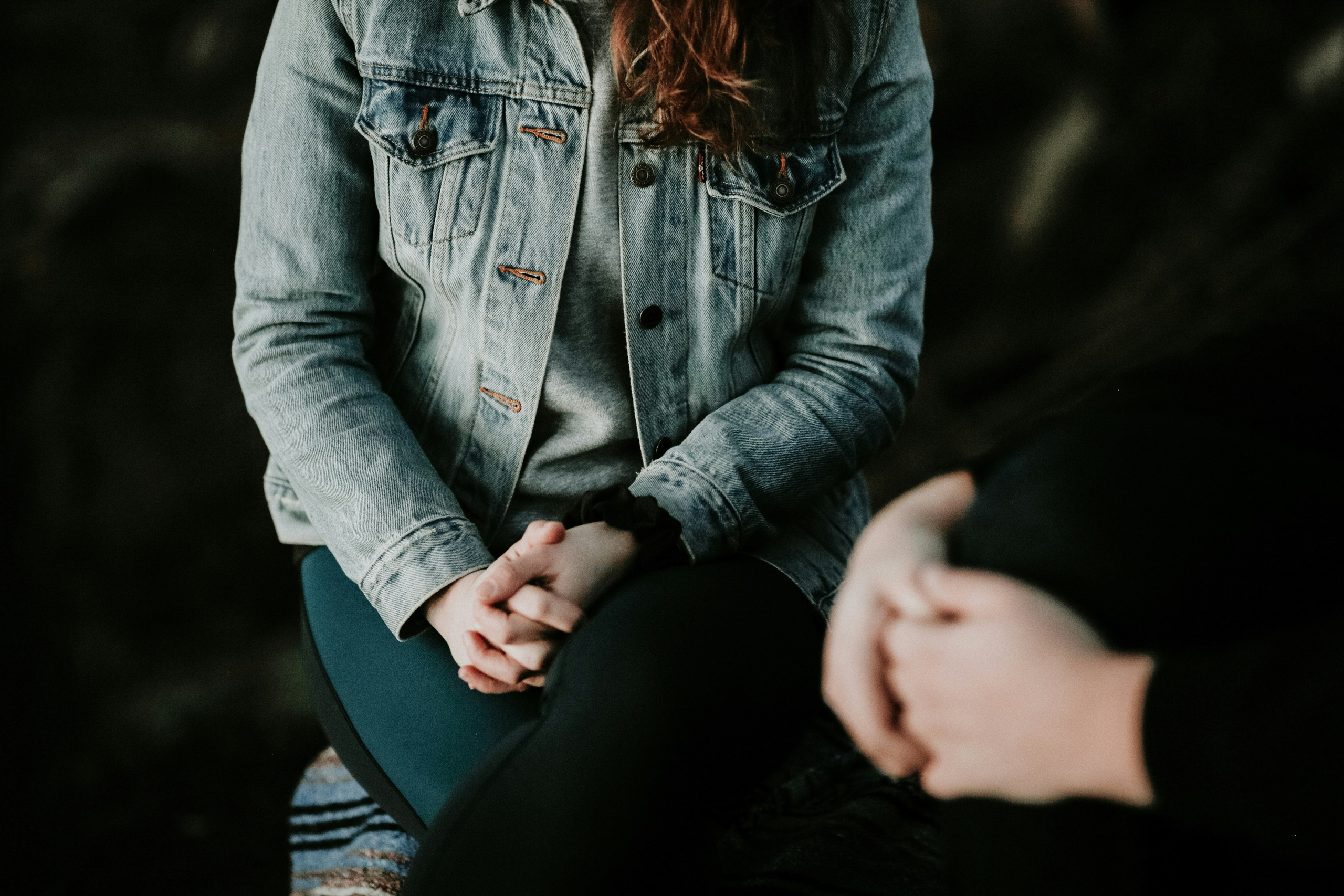 Proč si najít svého terapeuta?. Dana Lišková — Empathetic Photographer | Introspective Artist |Neurodivergent Coach | Founder of Artepy.cz