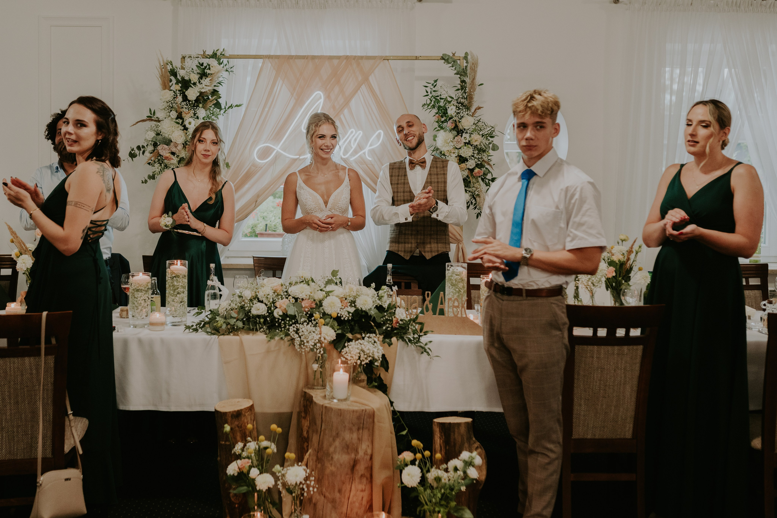 Dwór Wierzbno: plenerowy ślub pod wierzbą. Karkowskafoto - fotografia miłości