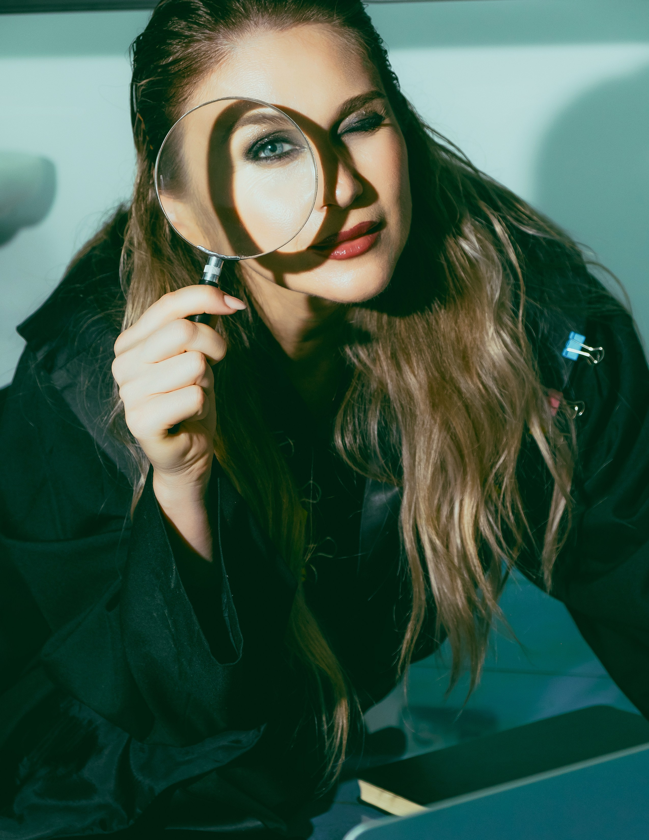 Креативная фотосессия адвоката в офисе в Аликанте, Торревьеха