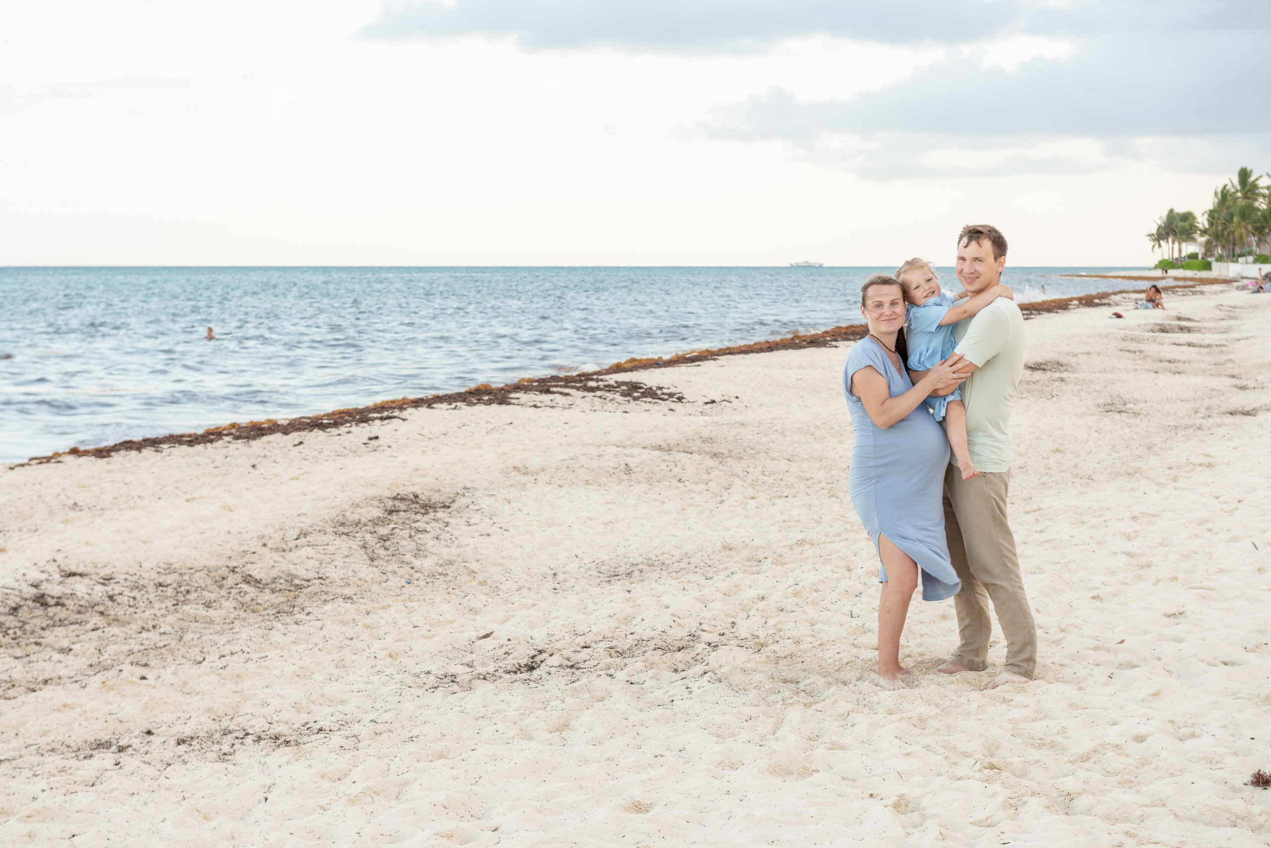 Sesión de Fotos Familiar de Embarazo: La Espera de un Nuevo Milagro. FOTÓGRAFO MÉXICO QUINTANA ROO